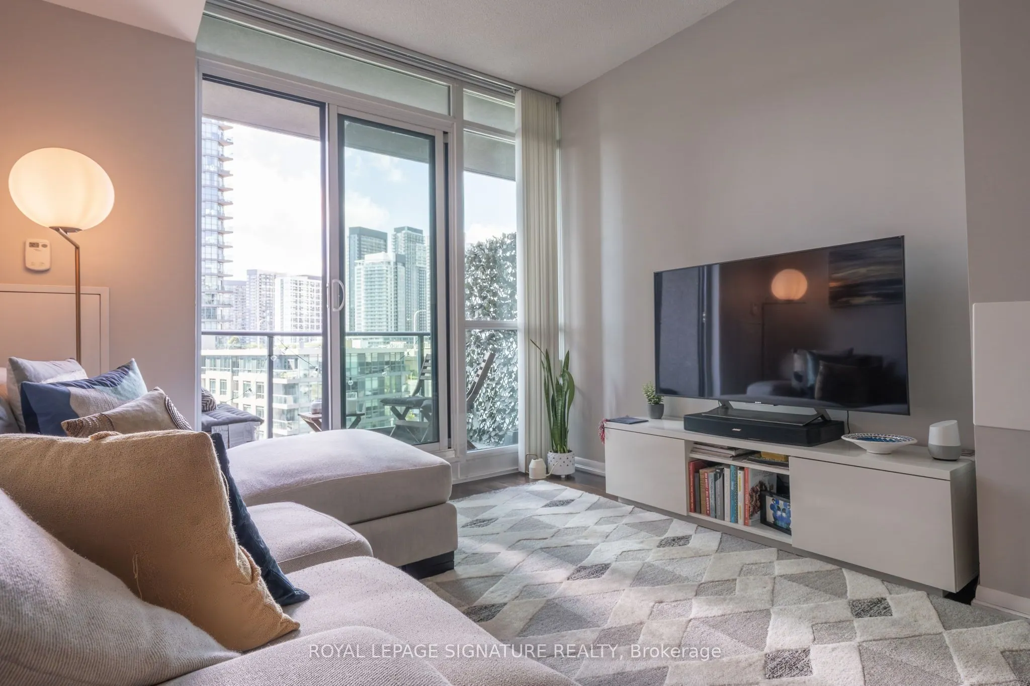 209 Fort York Boulevard, #884