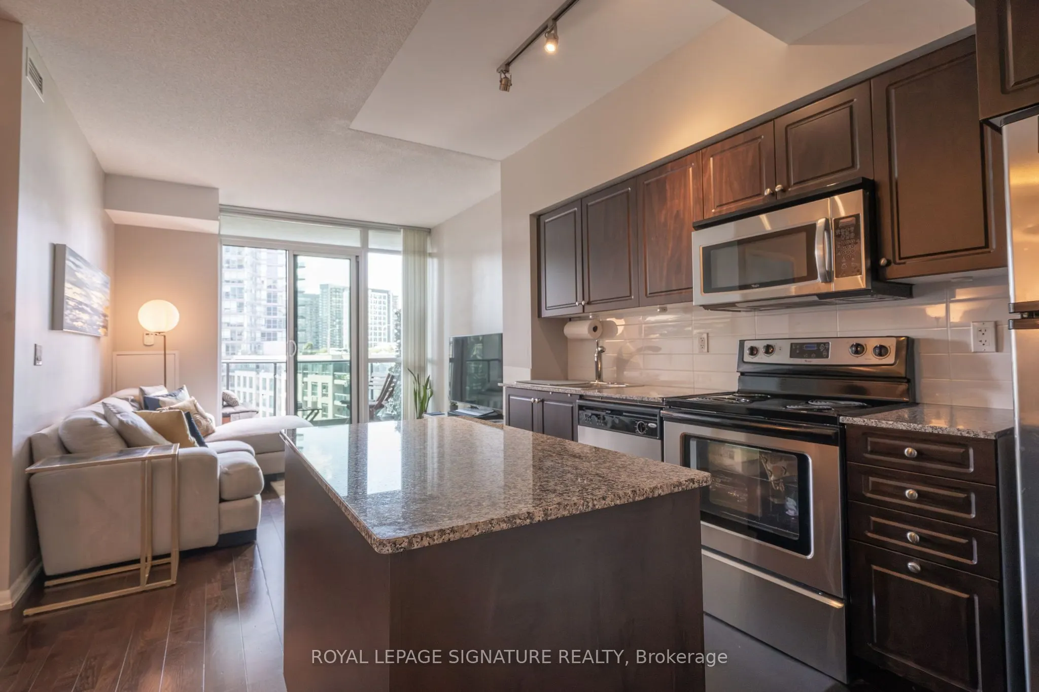 209 Fort York Boulevard, #884