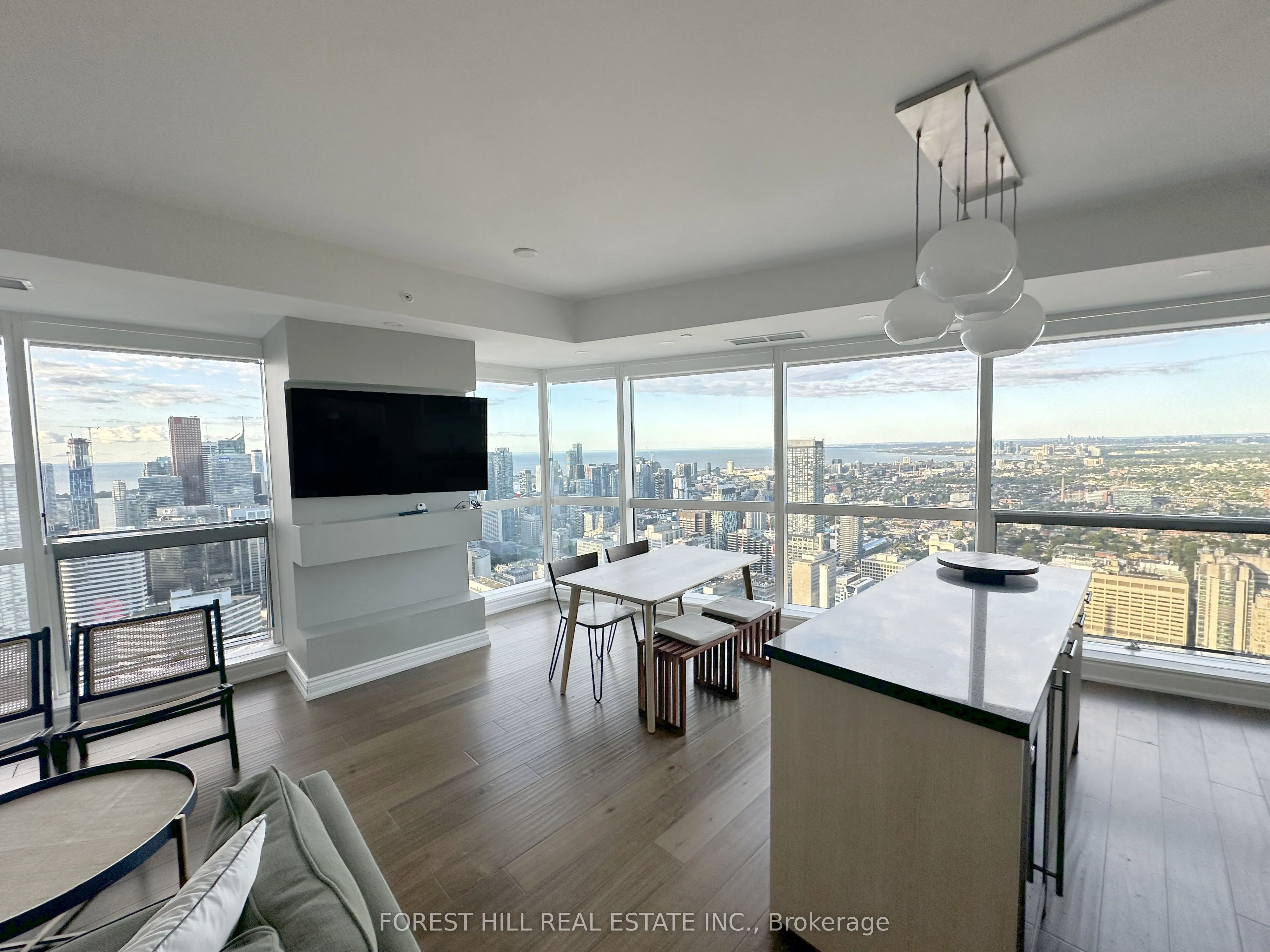 388 Yonge Street, #6410
