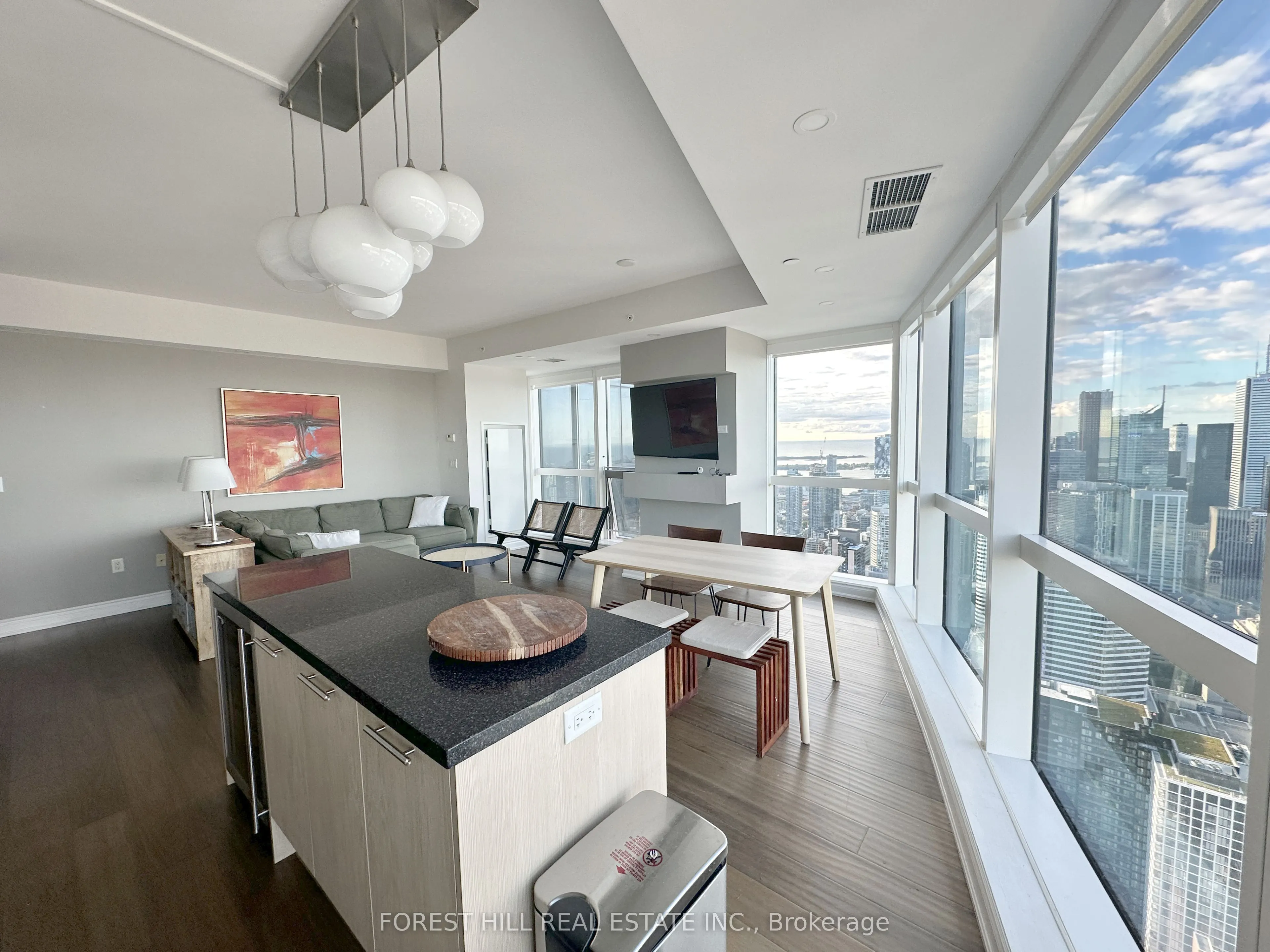 388 Yonge Street, #6410