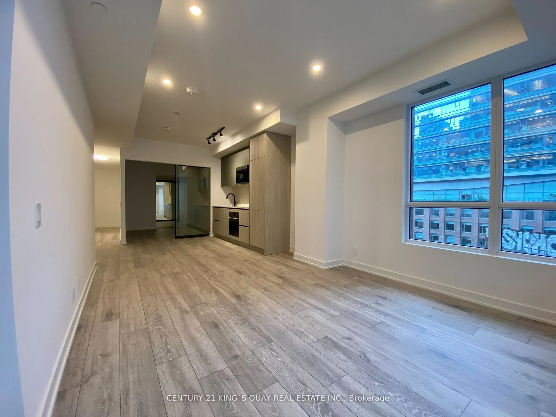 108 Peter Street, #503