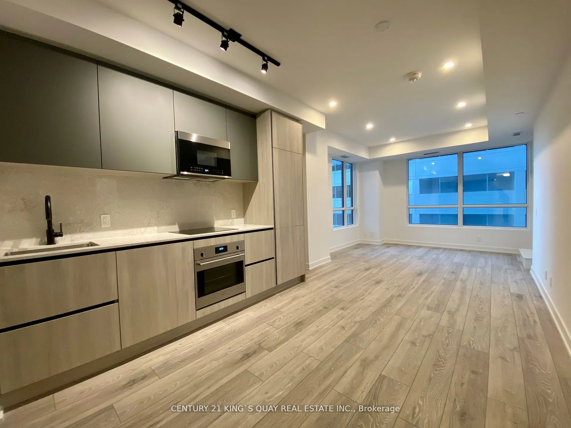 108 Peter Street, #503