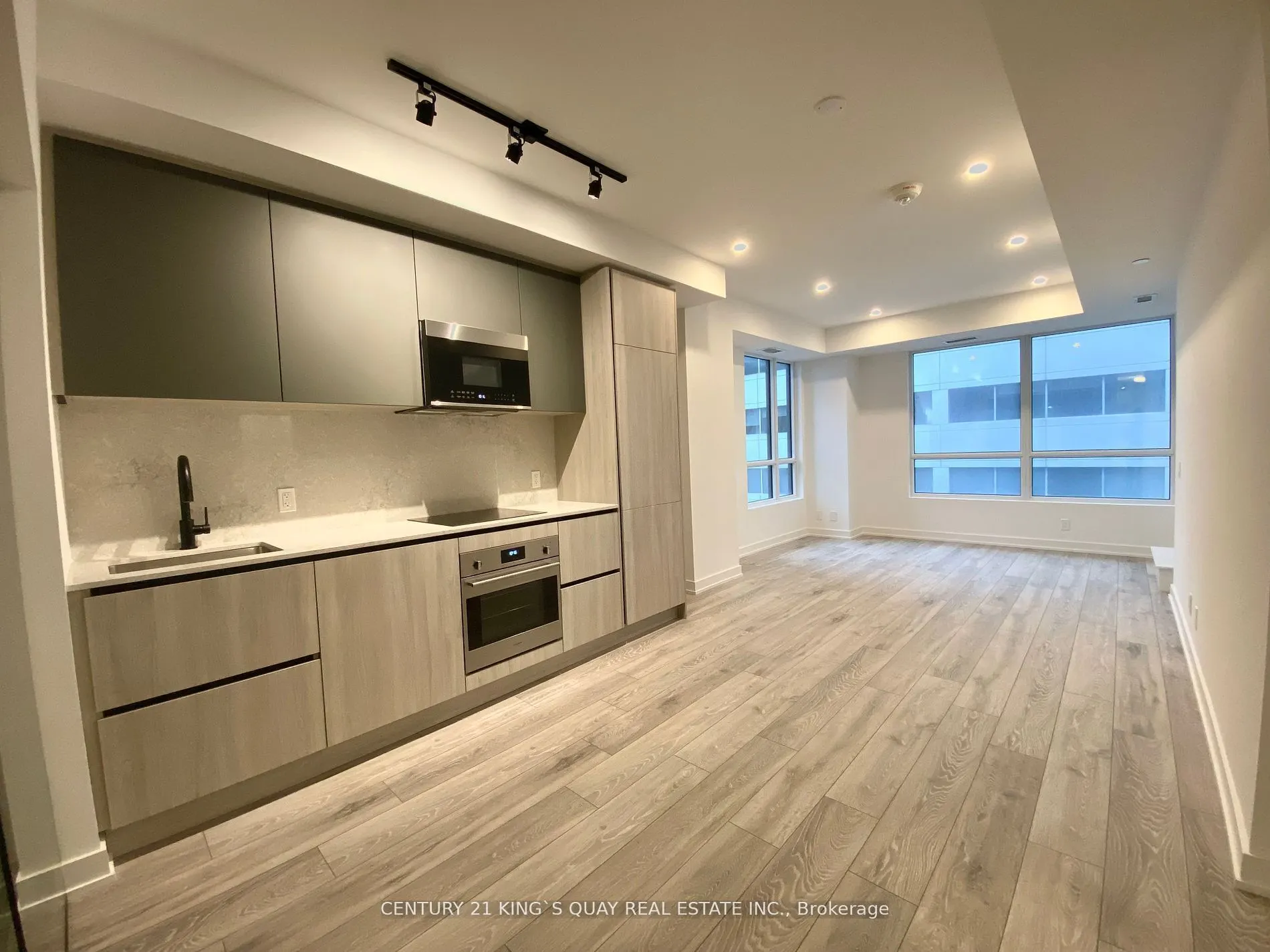 108 Peter Street, #503