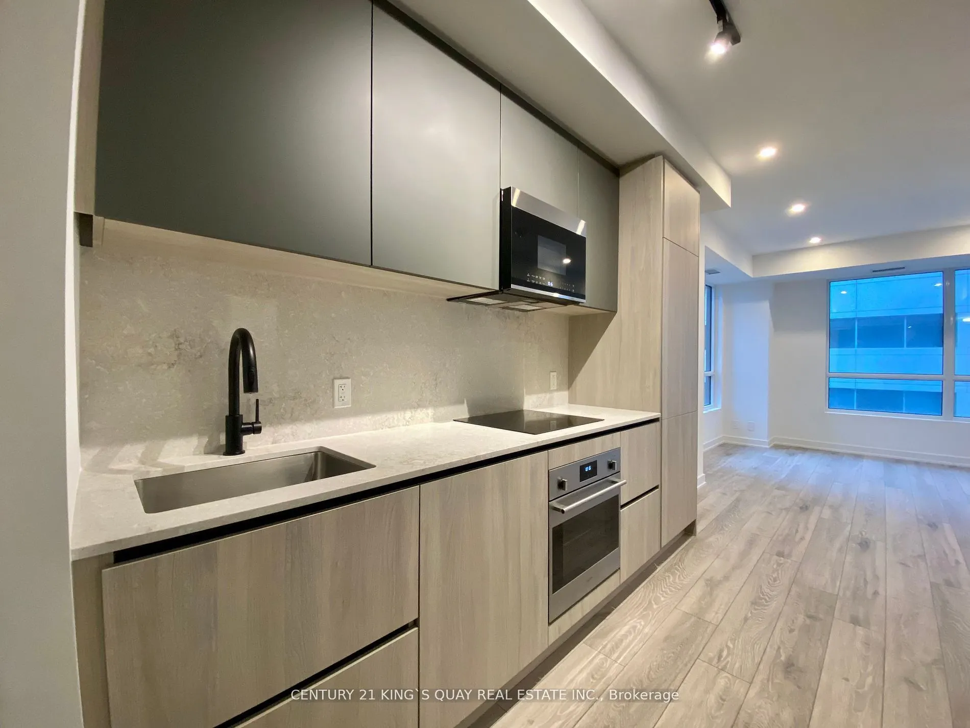 108 Peter Street, #503