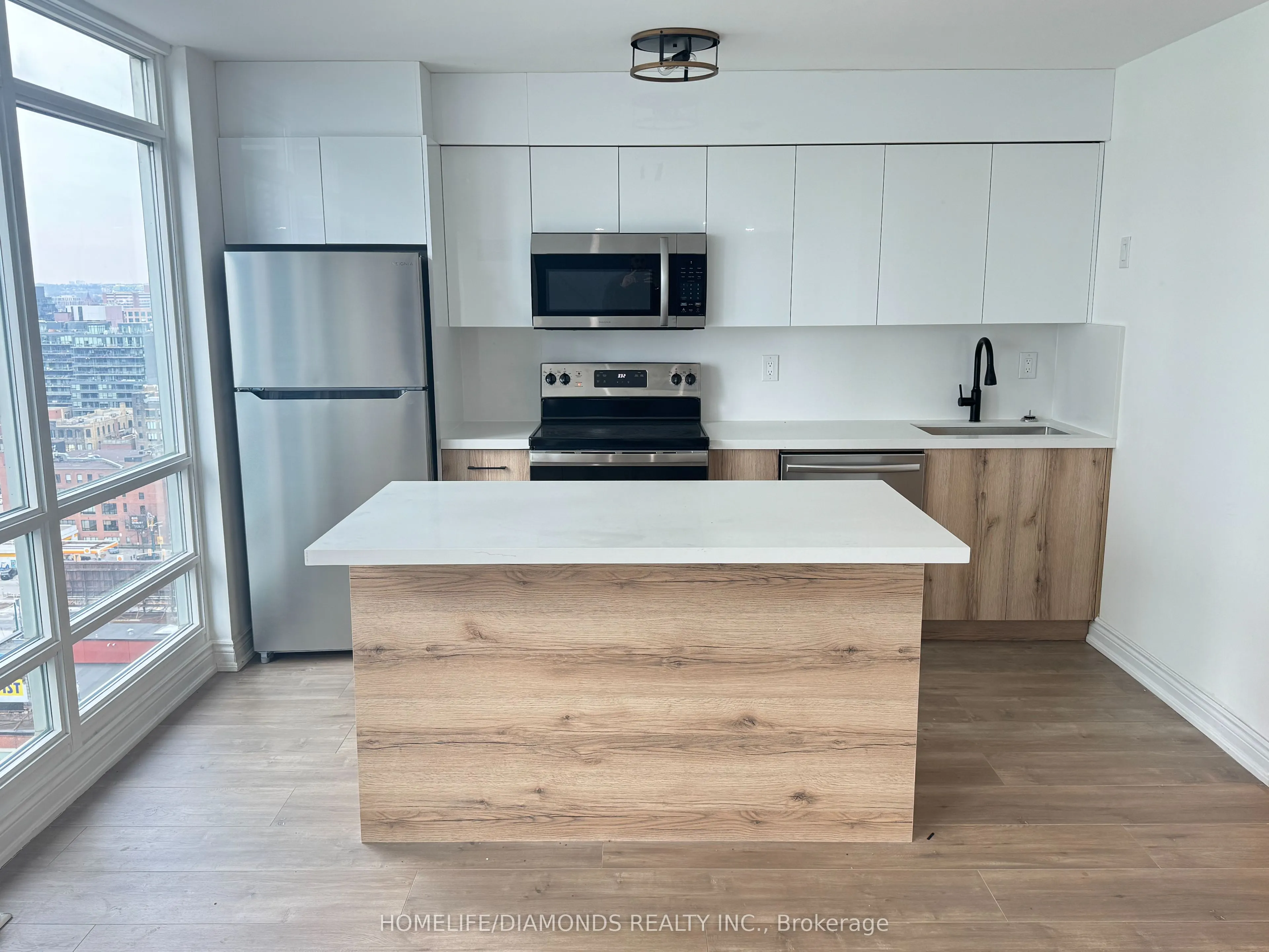 381 FRONT Street W, #2601