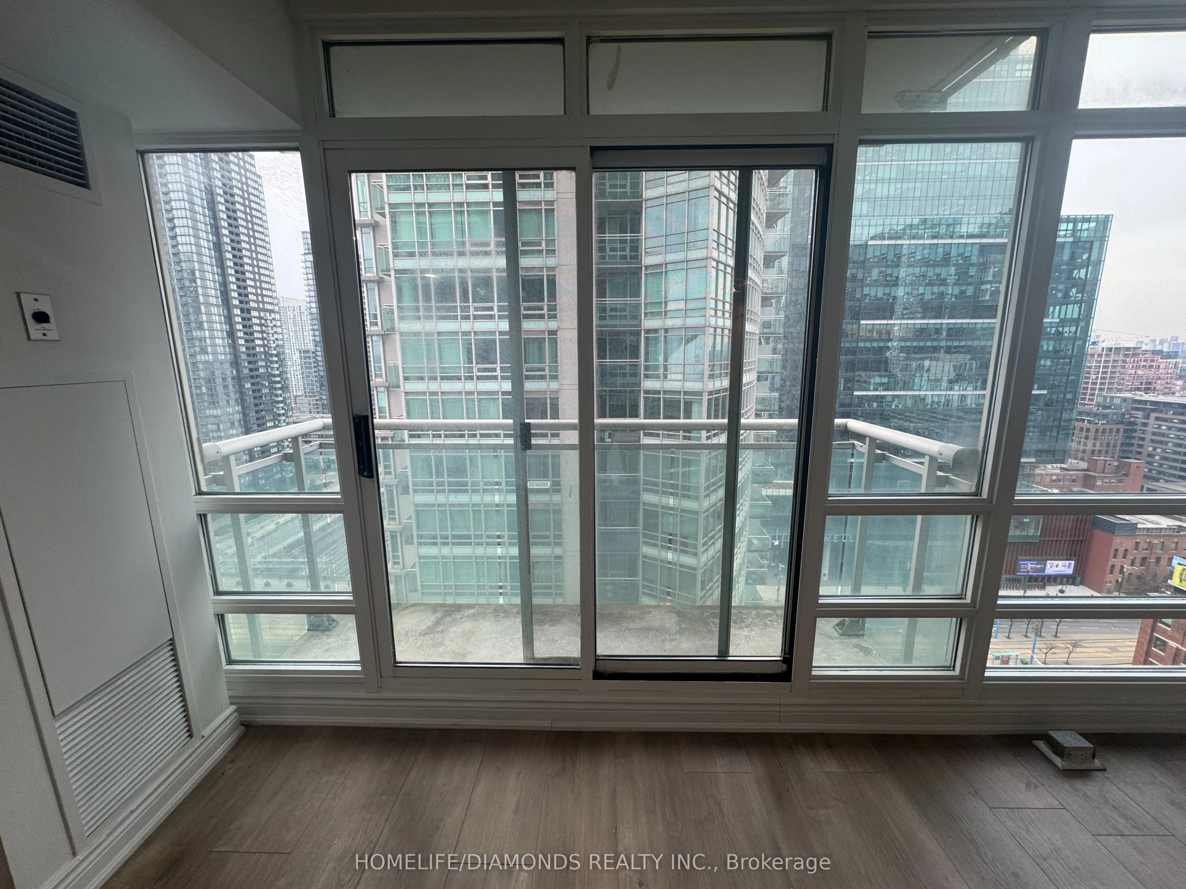381 FRONT Street W, #2601