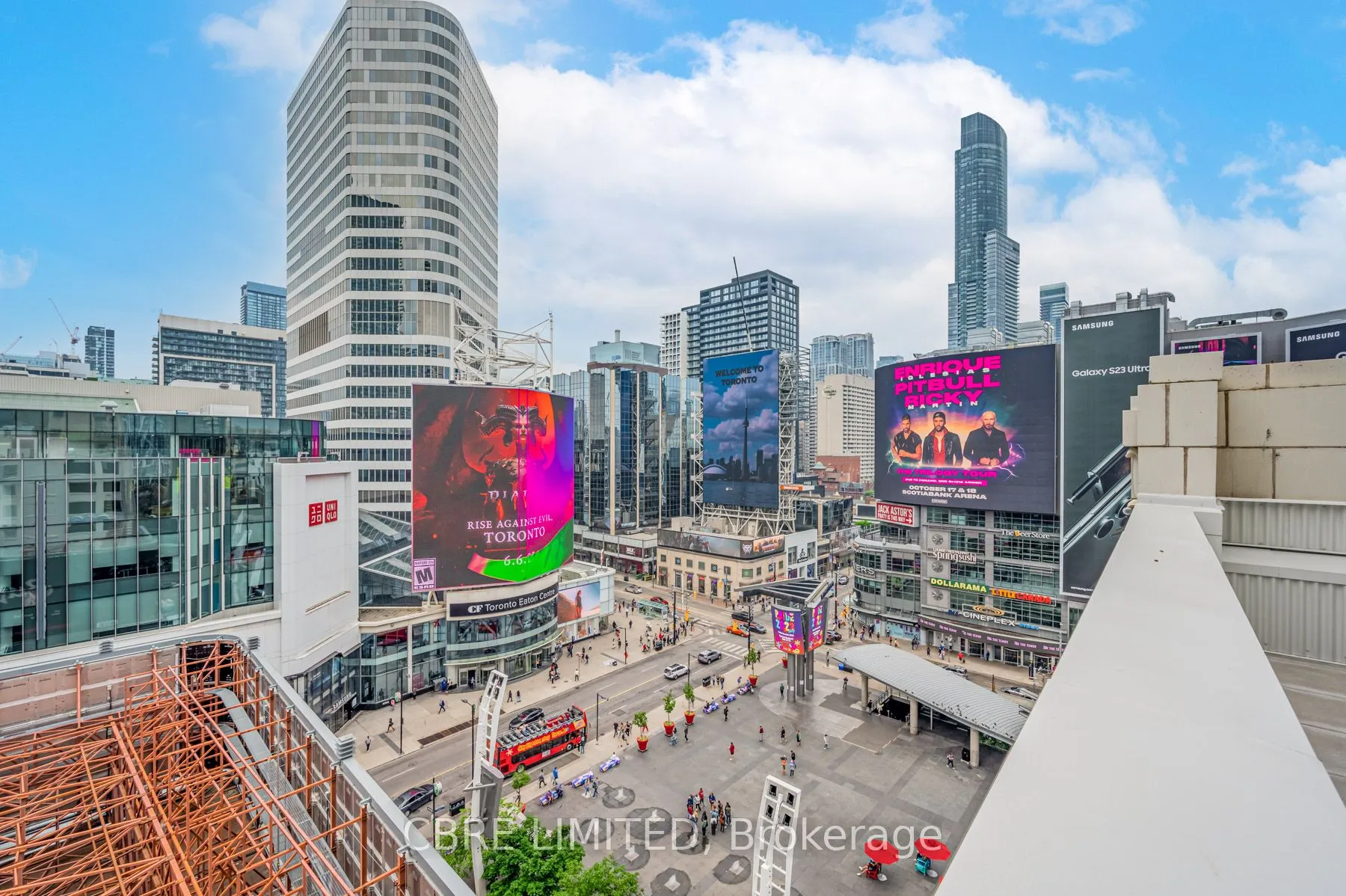 21 Dundas Square, #600