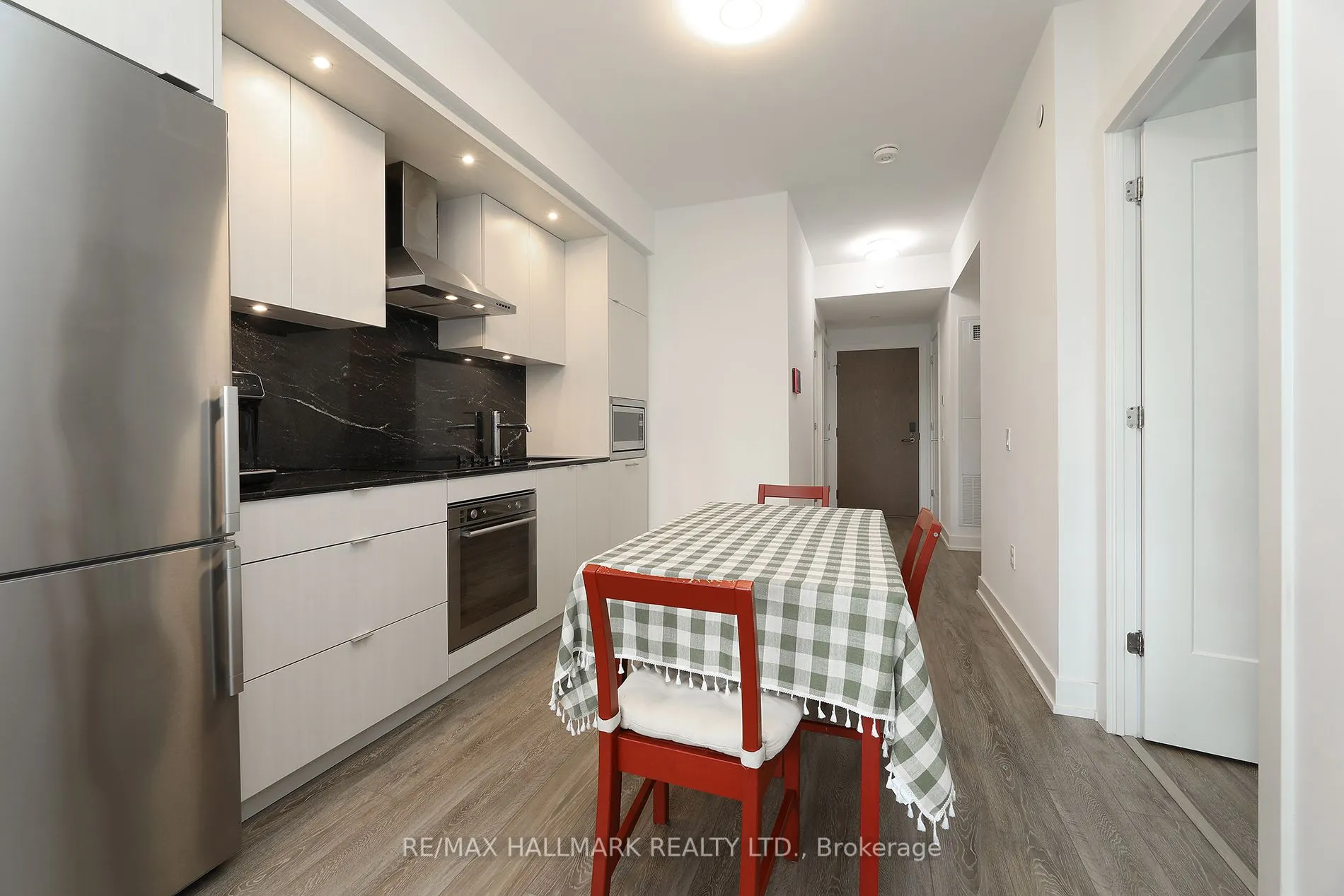 20 Inn on the Park Drive, #343