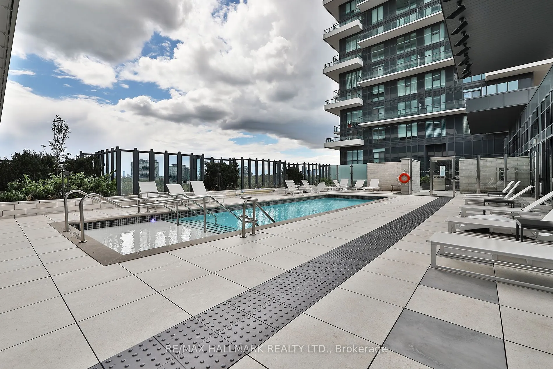 20 Inn on the Park Drive, #343