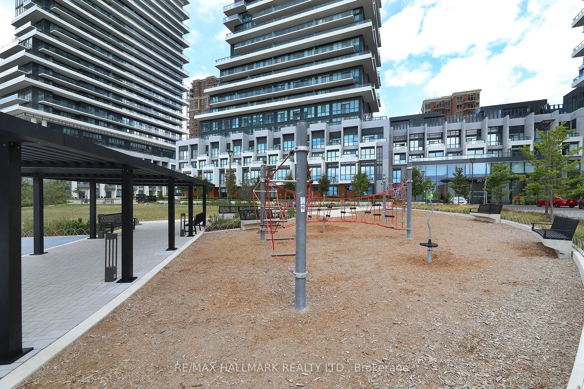 20 Inn on the Park Drive, #343