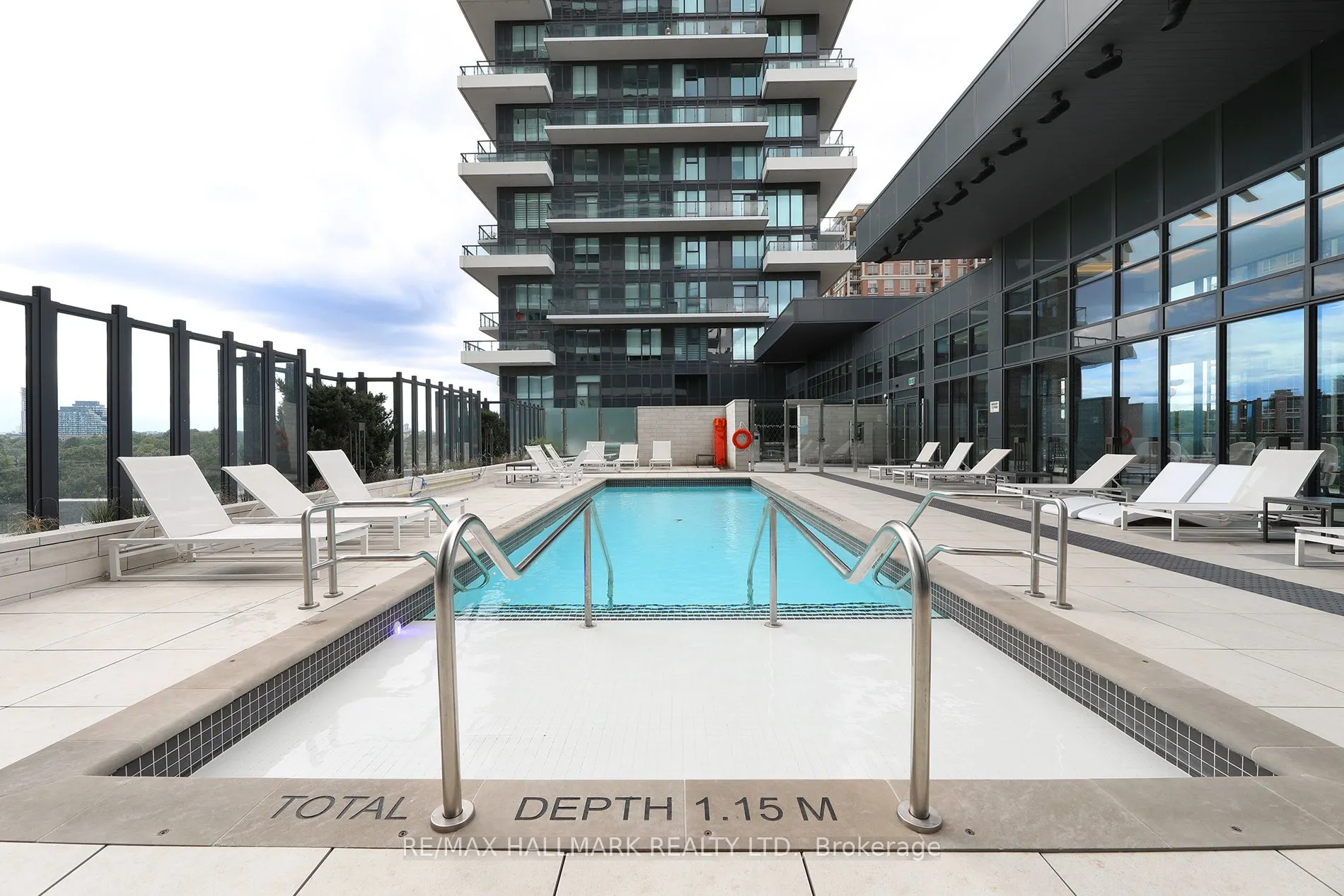 20 Inn on the Park Drive, #343