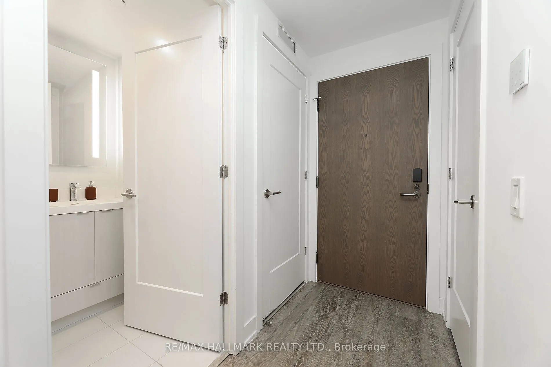 20 Inn on the Park Drive, #343