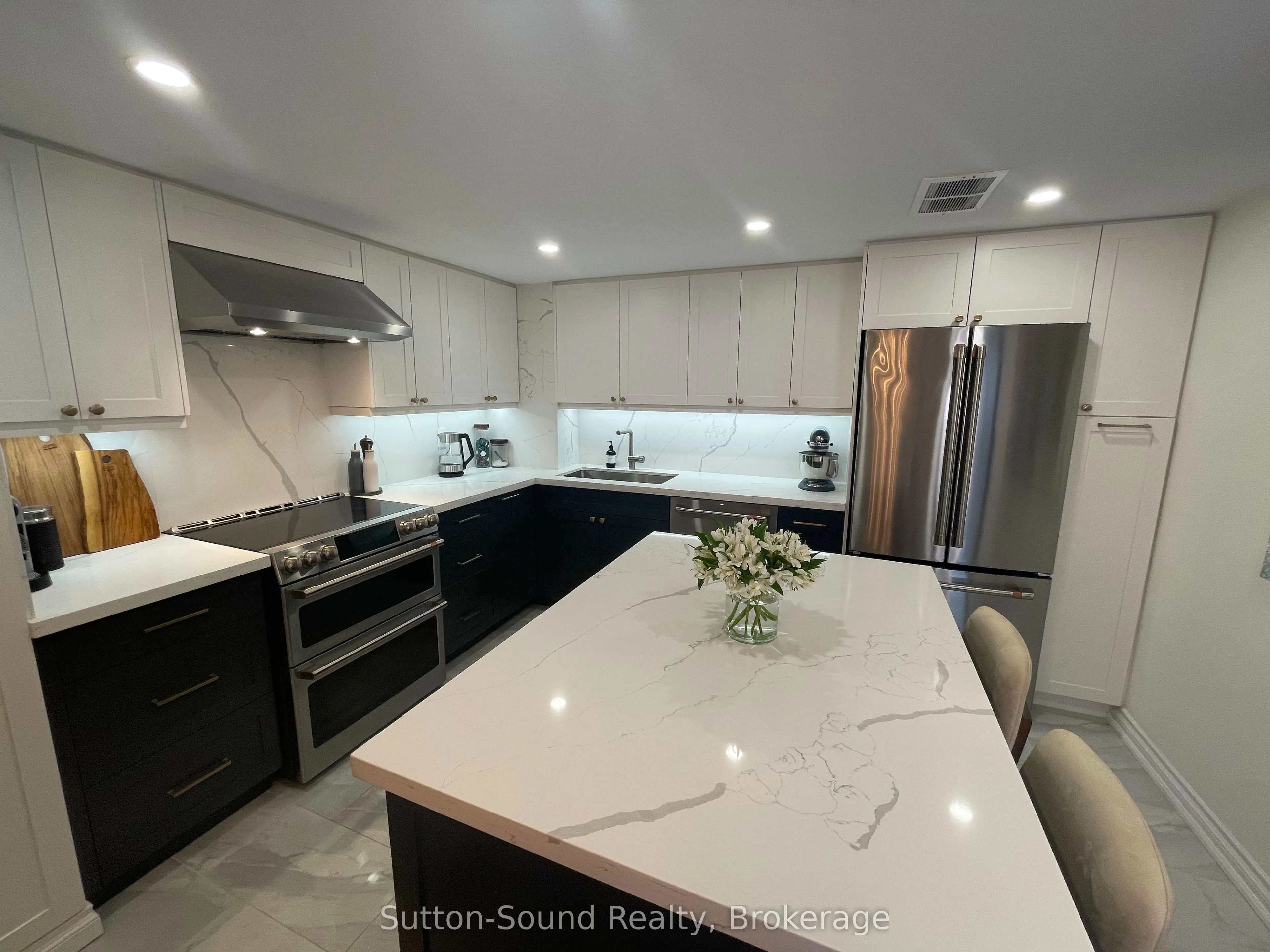 164 Cumberland Street, #606