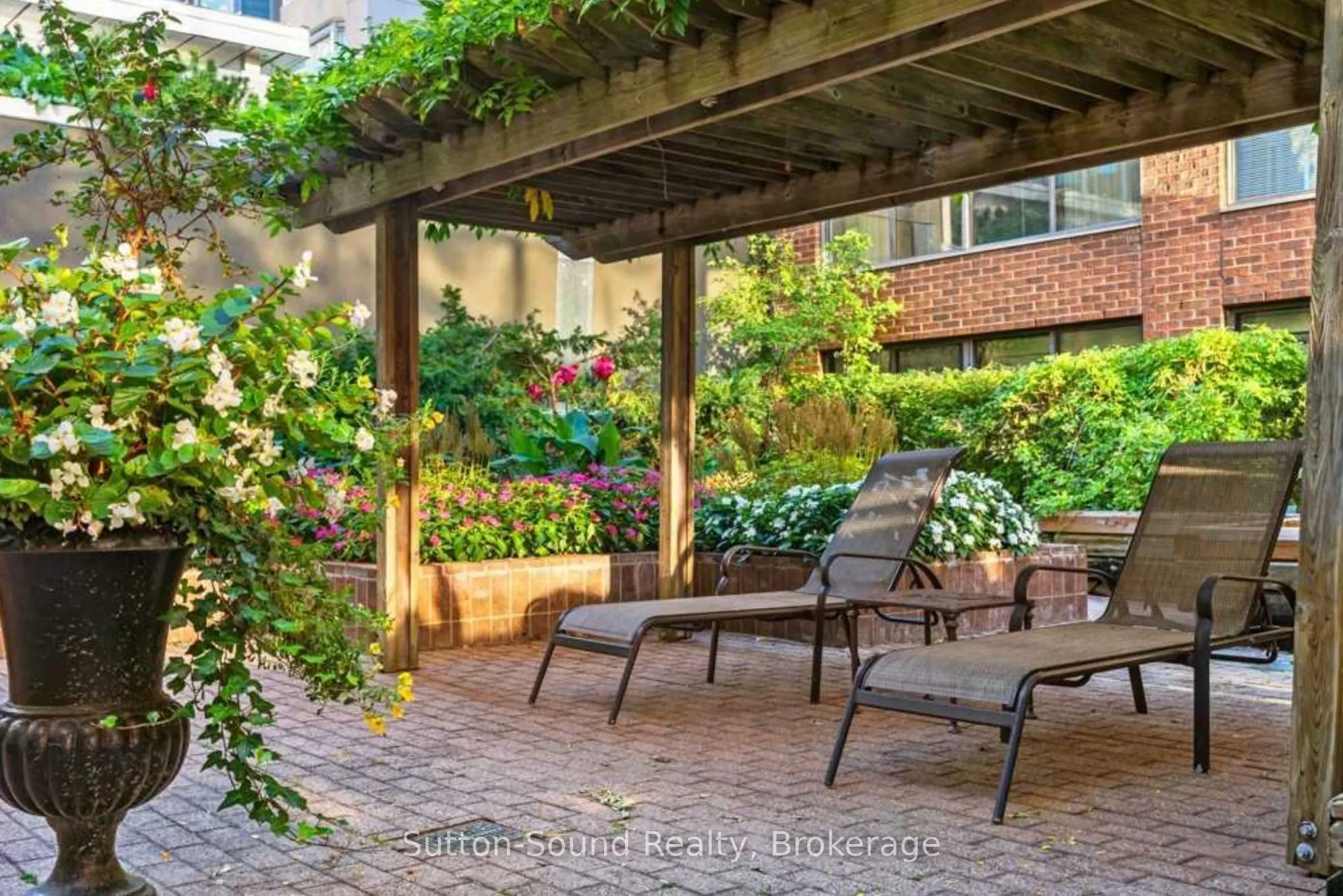 164 Cumberland Street, #606