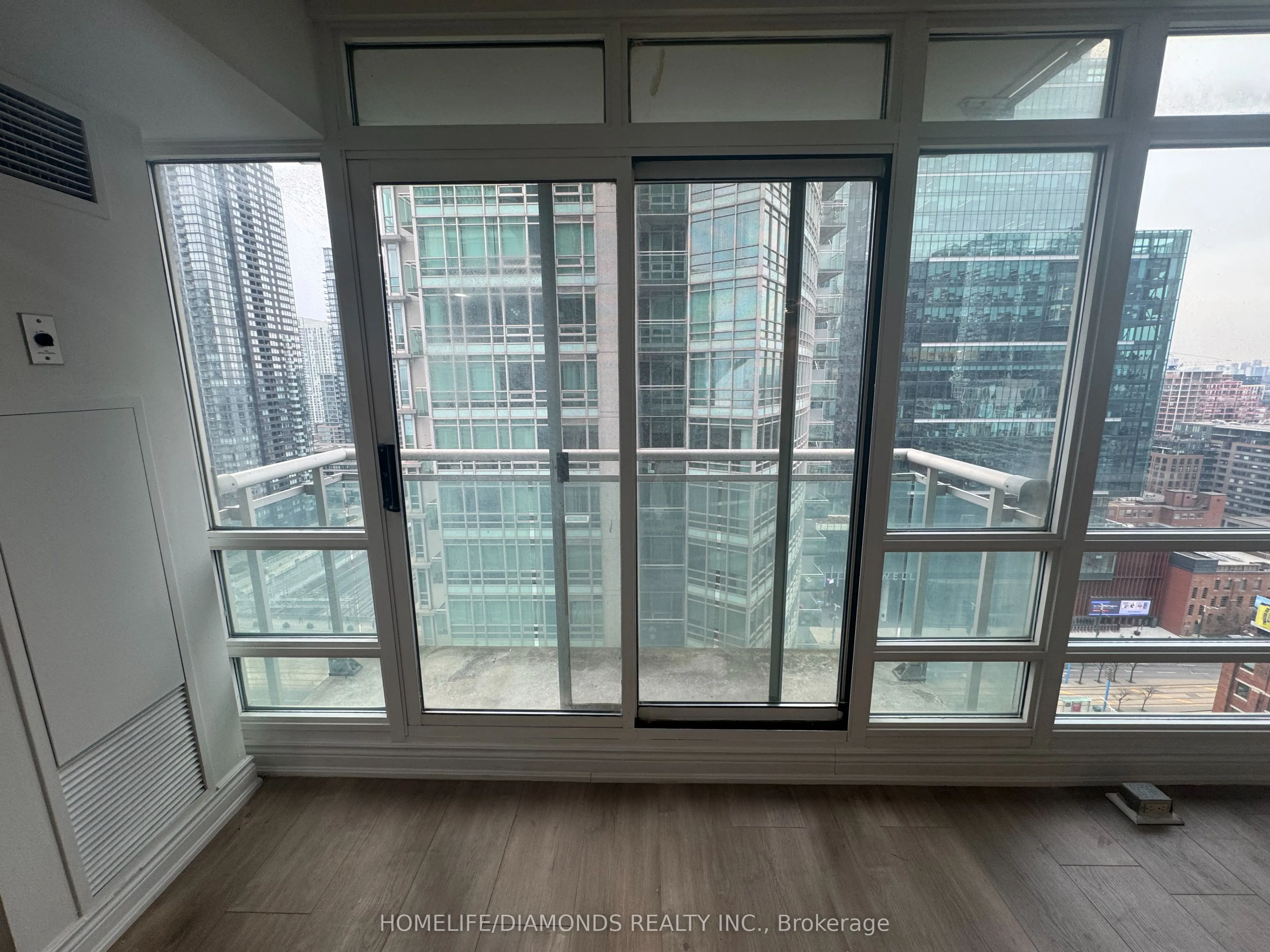 381 FRONT Street W, #2601
