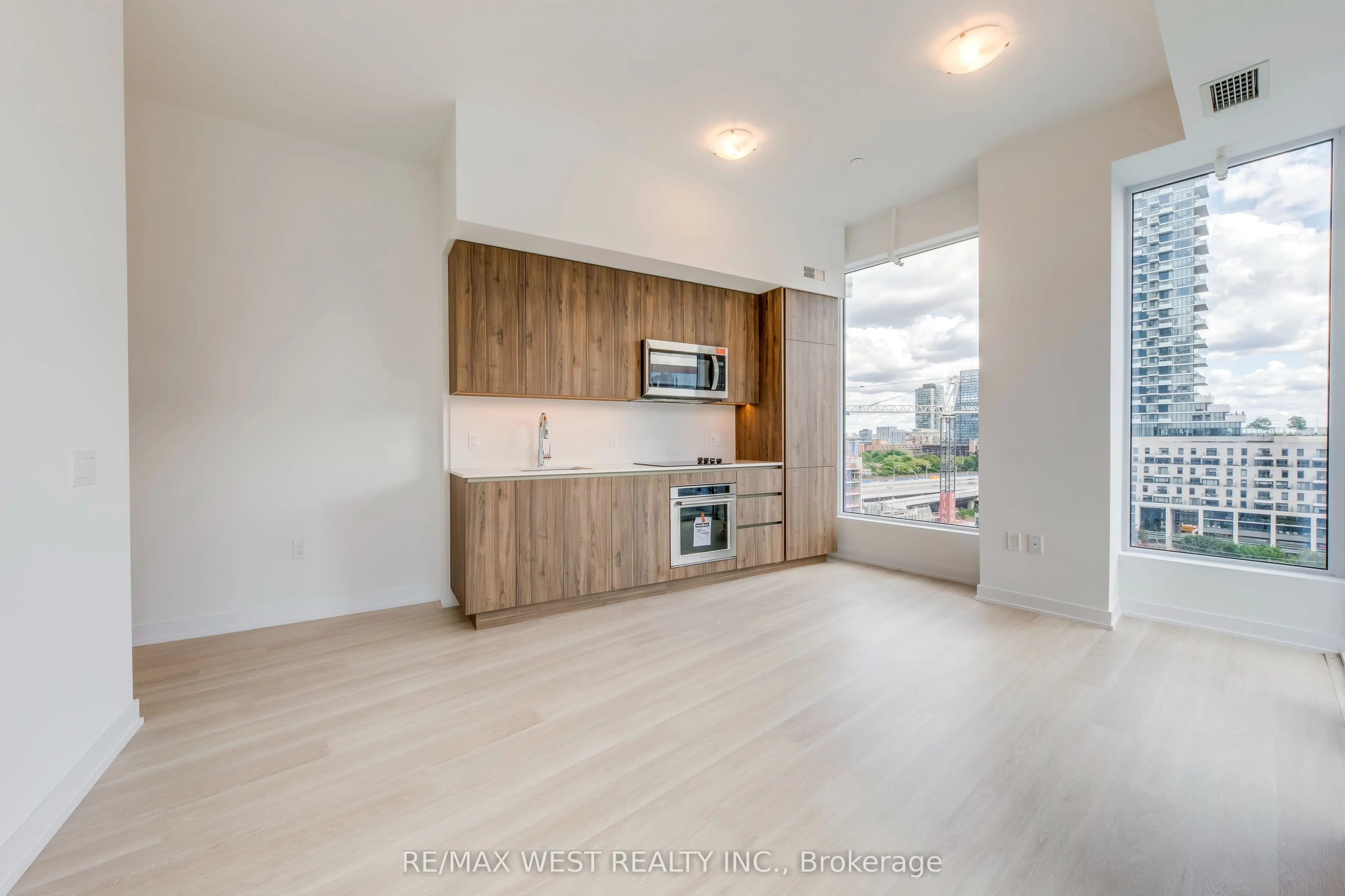 15 Richardson Street, #1106