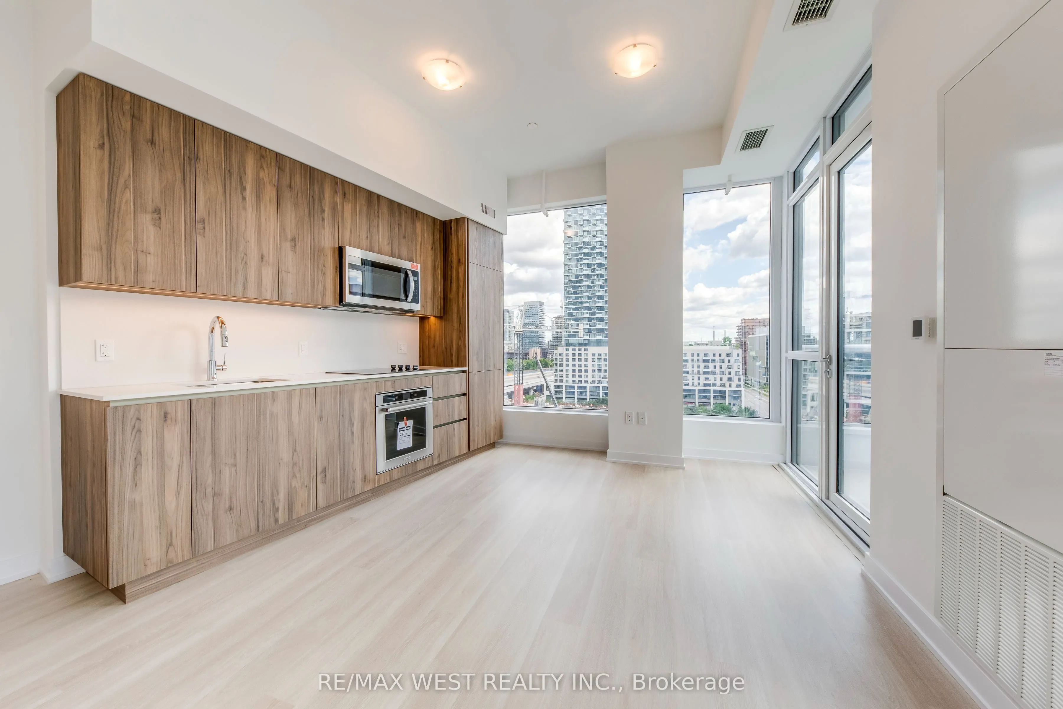 15 Richardson Street, #1106