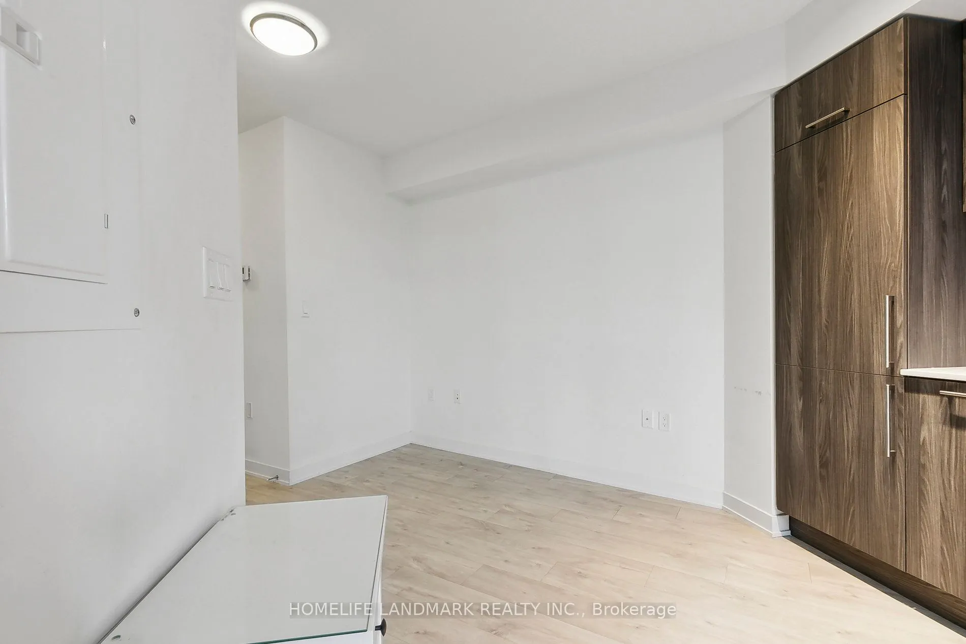 27 bathurst Street, #301w