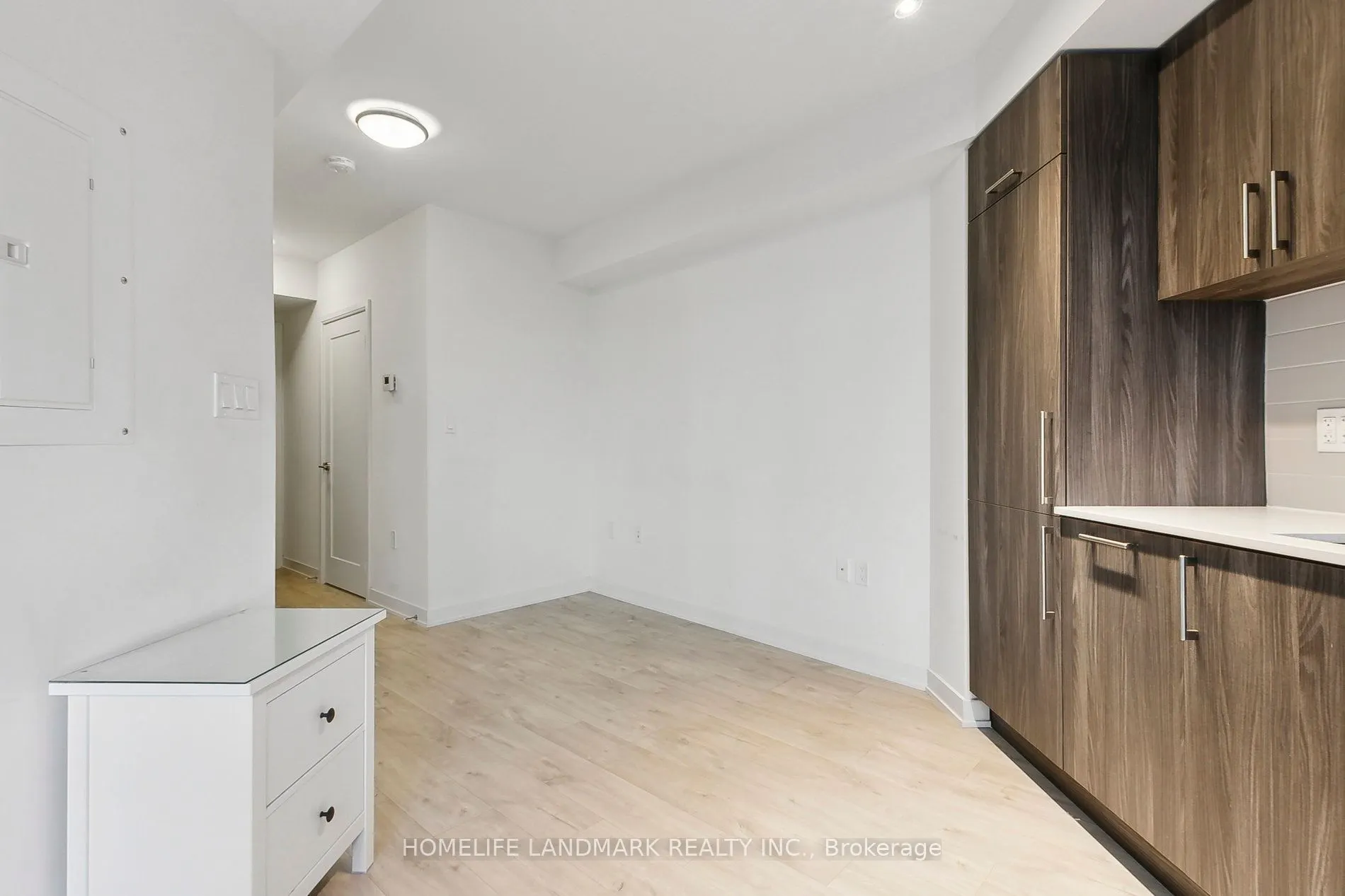27 bathurst Street, #301w