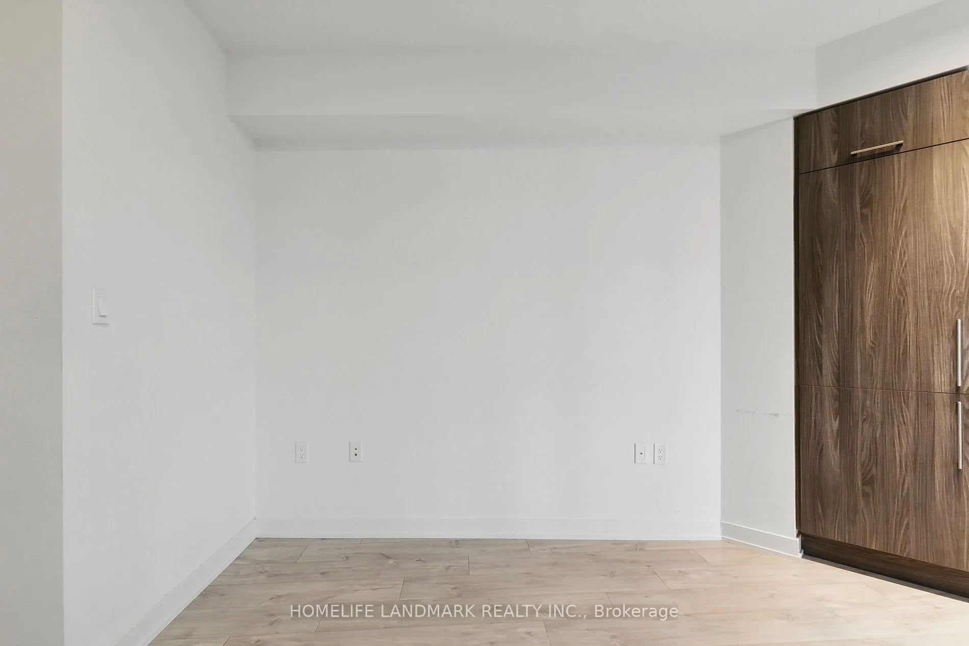 27 bathurst Street, #301w