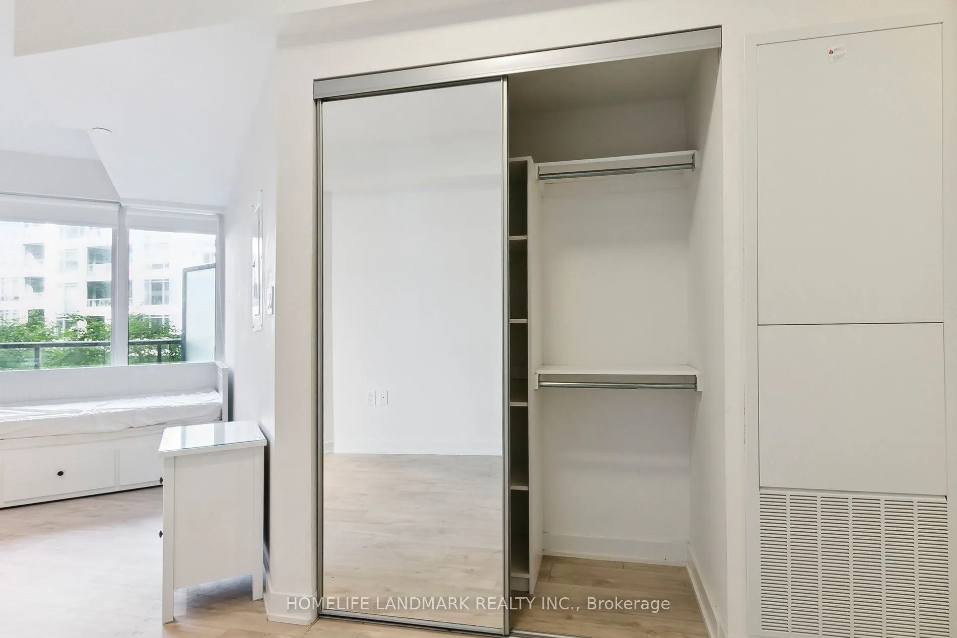 27 bathurst Street, #301w