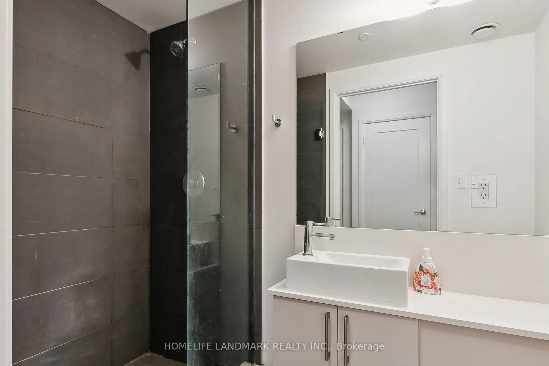 27 bathurst Street, #301w