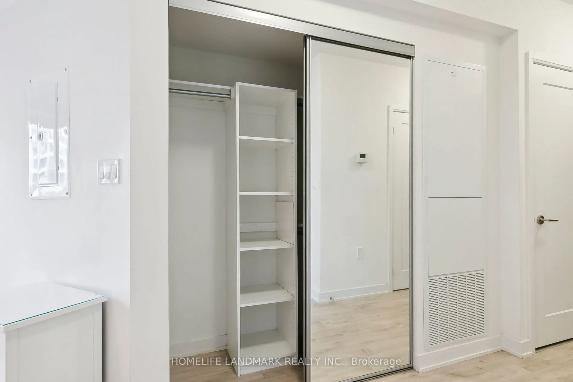 27 bathurst Street, #301w
