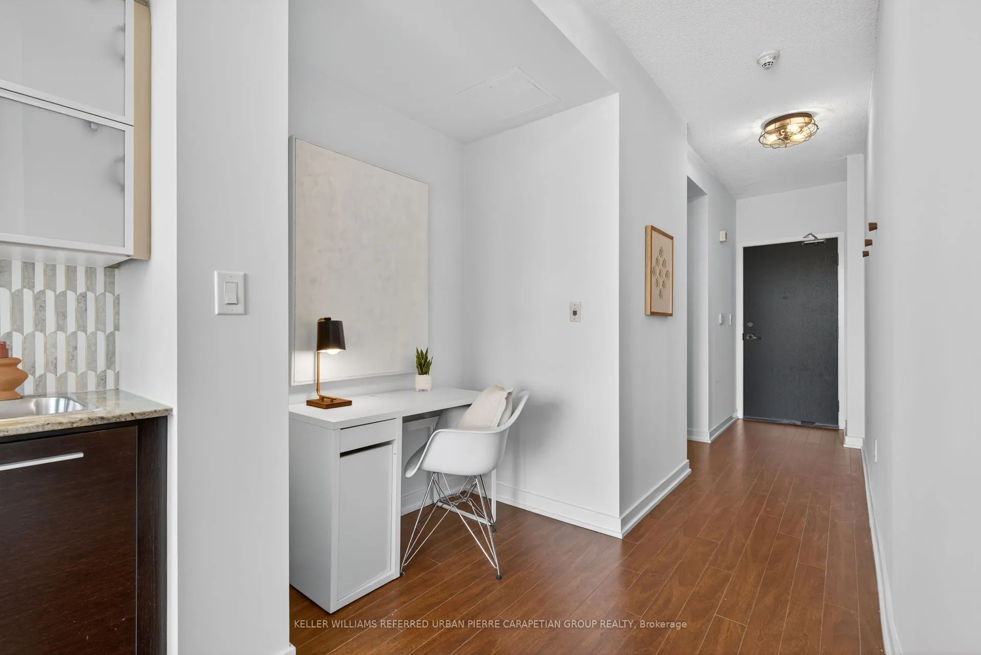 8 Telegram Mews, #803