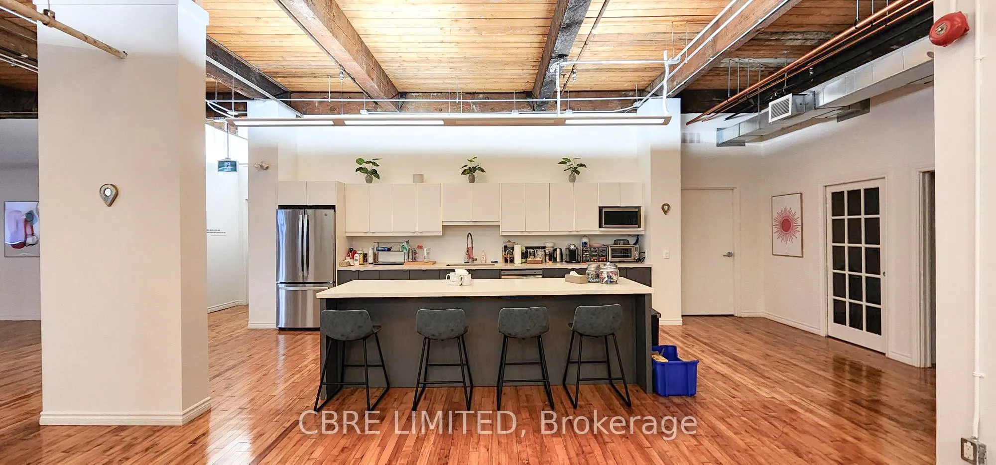 211 Yonge Street, #400