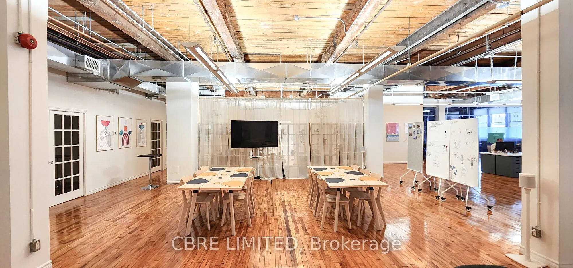 211 Yonge Street, #400