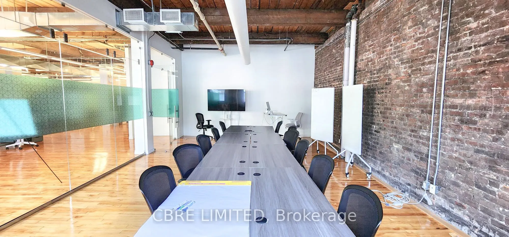 211 Yonge Street, #400