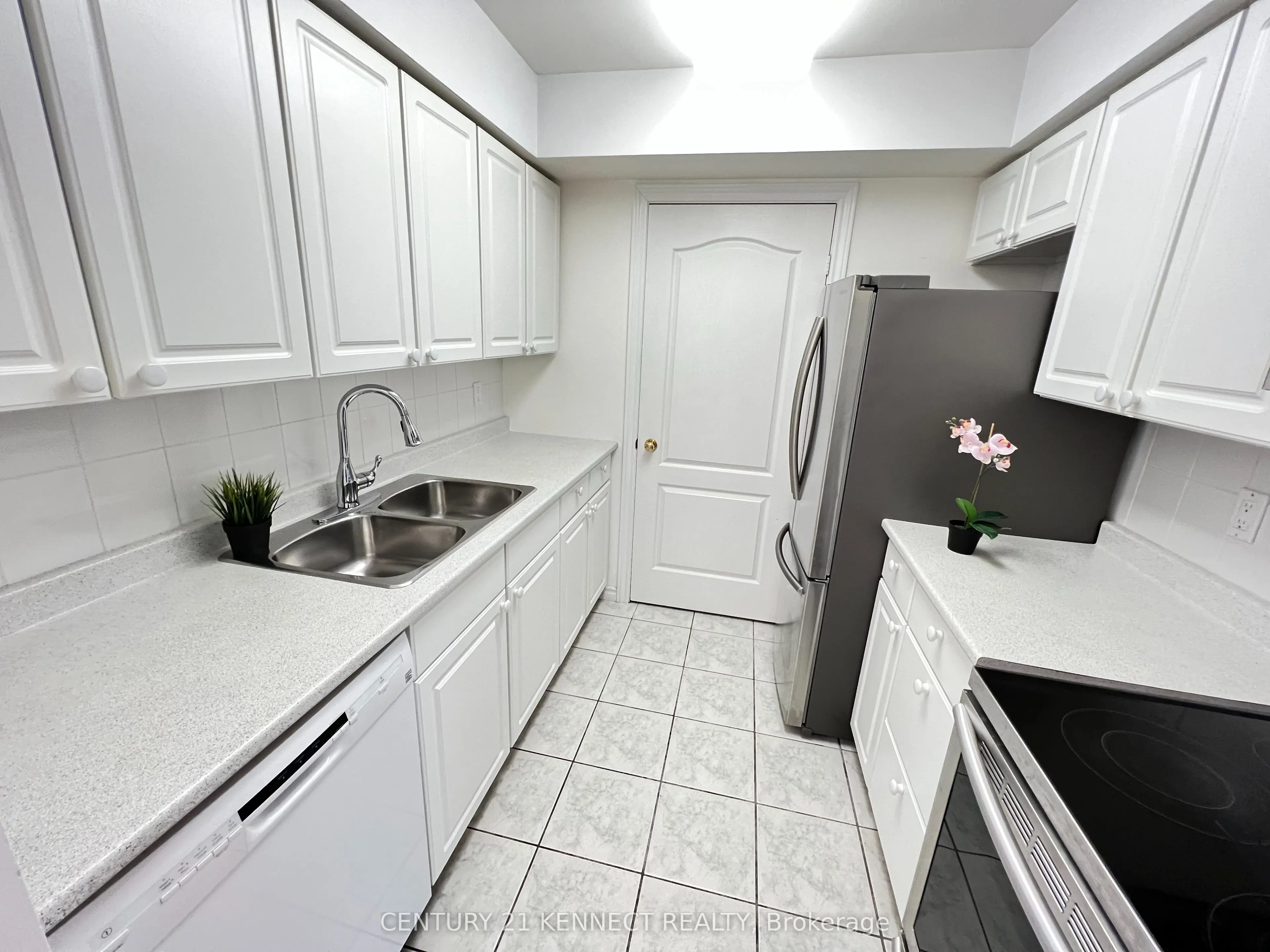 18 Sommerset Way N, #1209