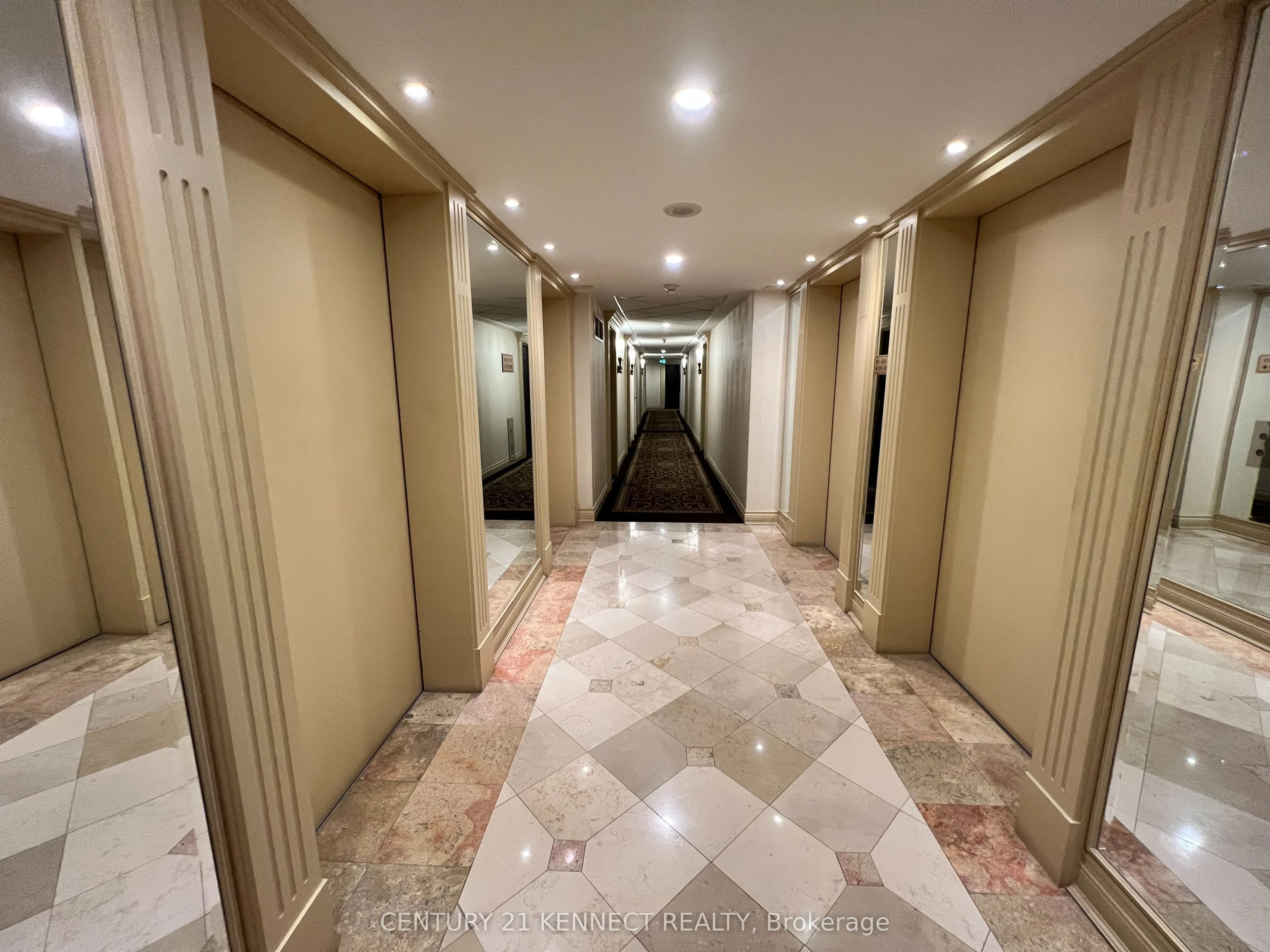 18 Sommerset Way N, #1209