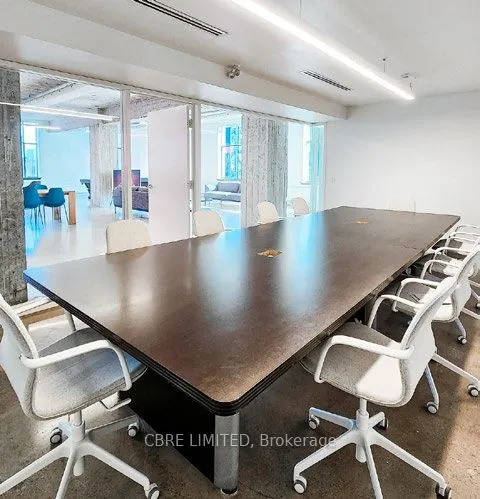 21 Dundas Square, #1400