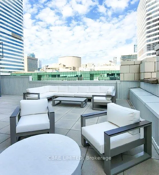 21 Dundas Square, #1400