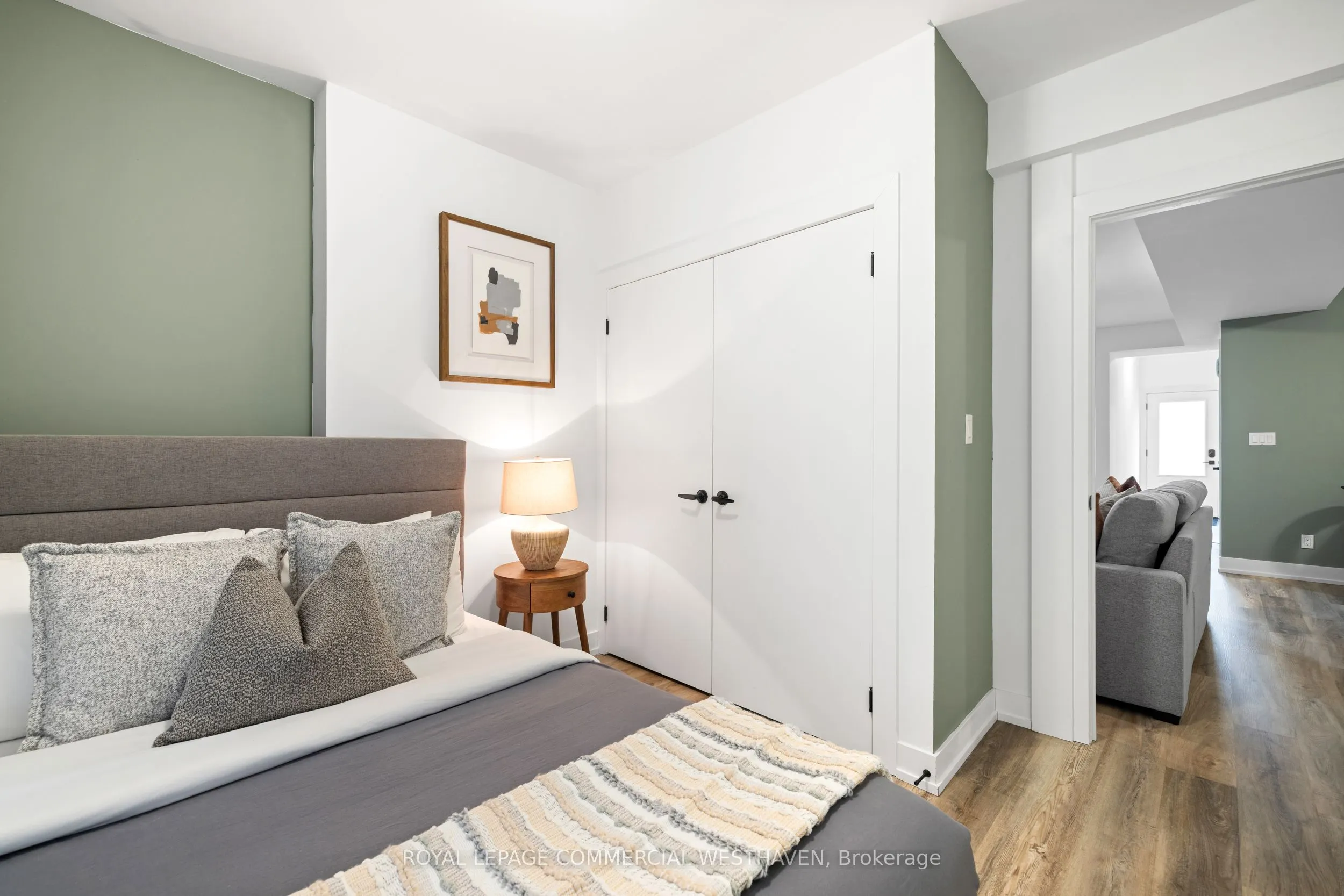 447 Lansdowne Avenue, #B