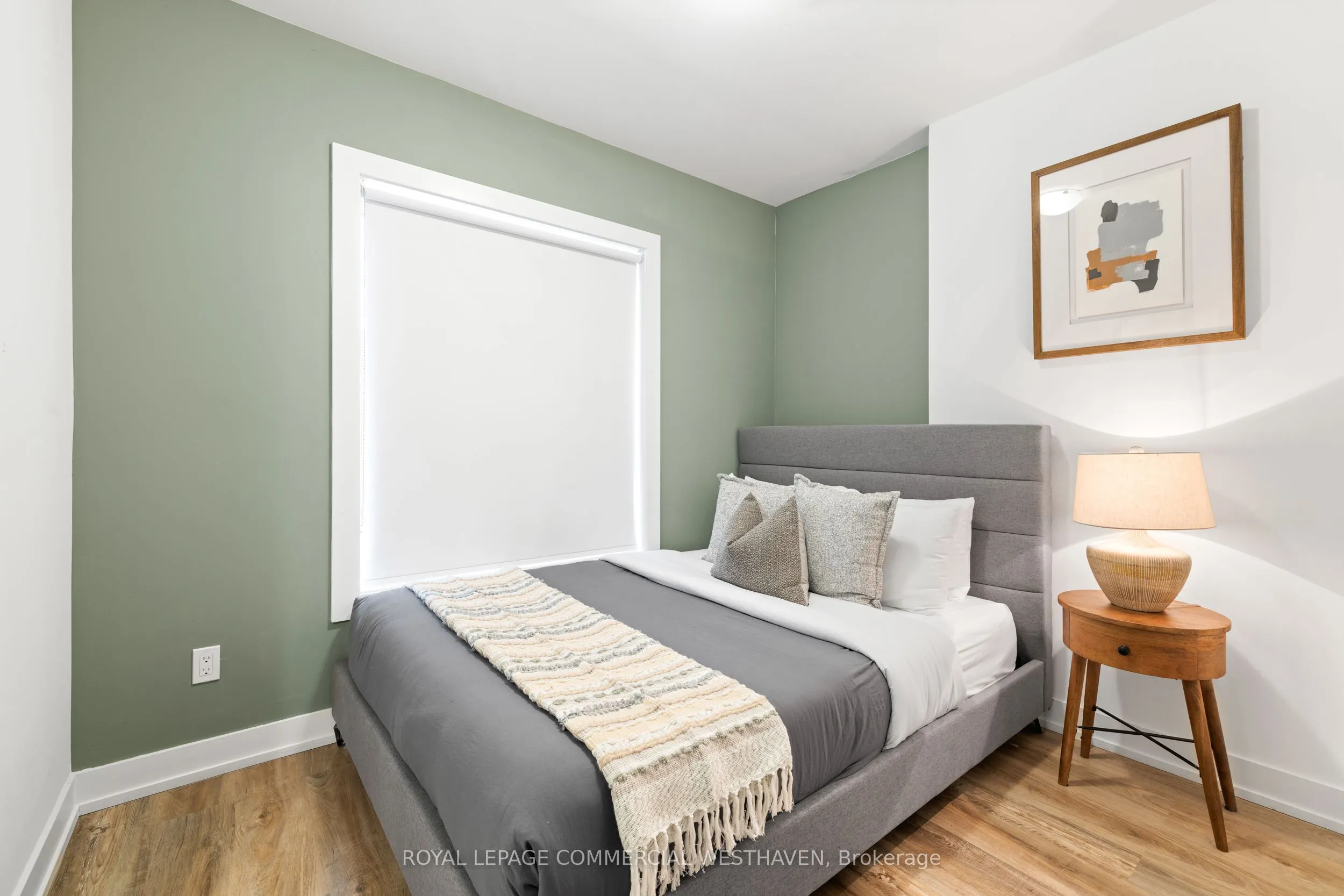 447 Lansdowne Avenue, #B