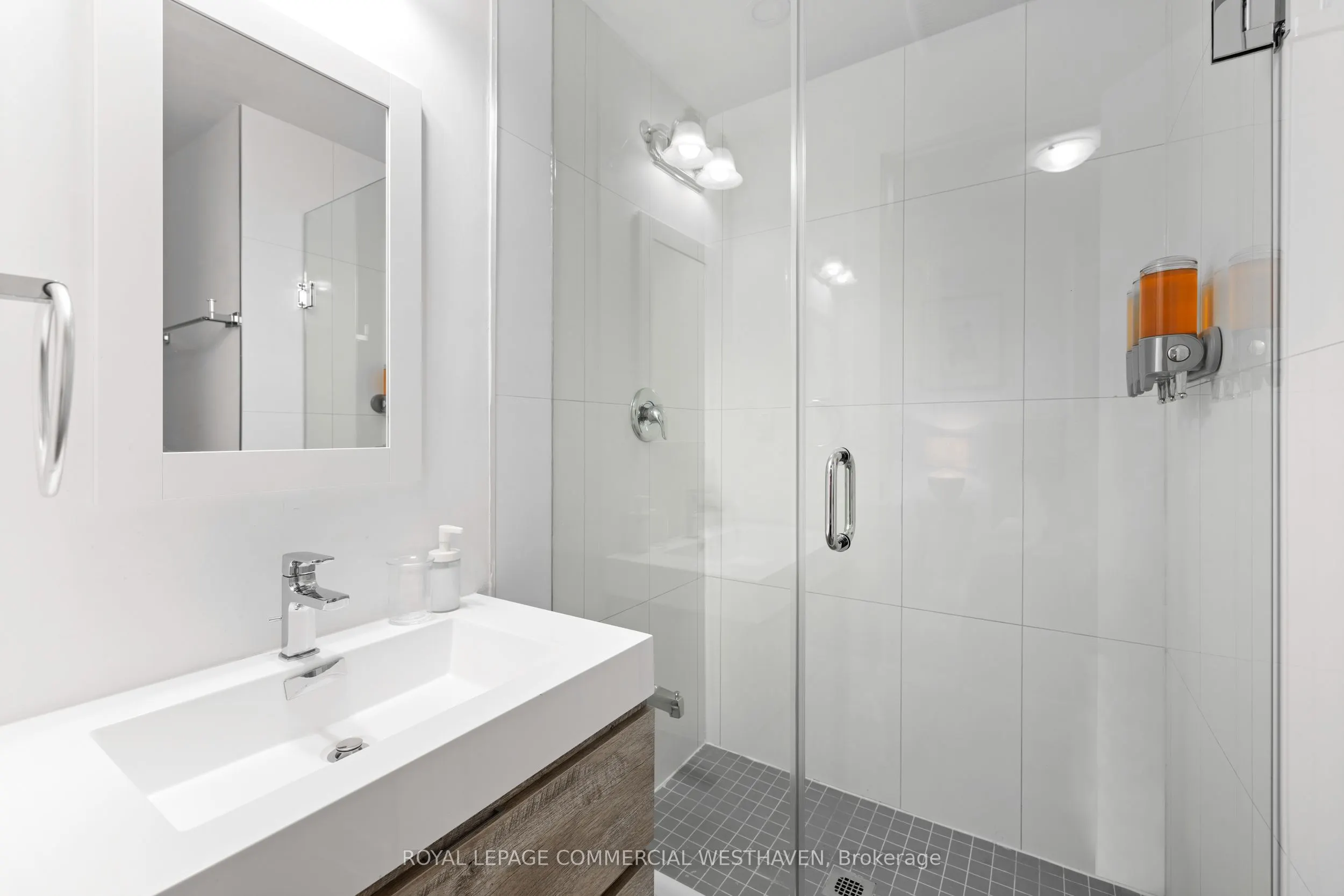 447 Lansdowne Avenue, #B