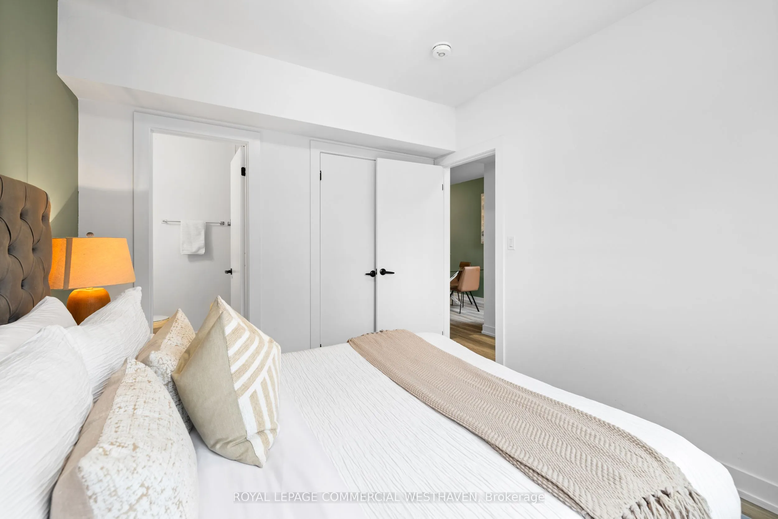 447 Lansdowne Avenue, #B