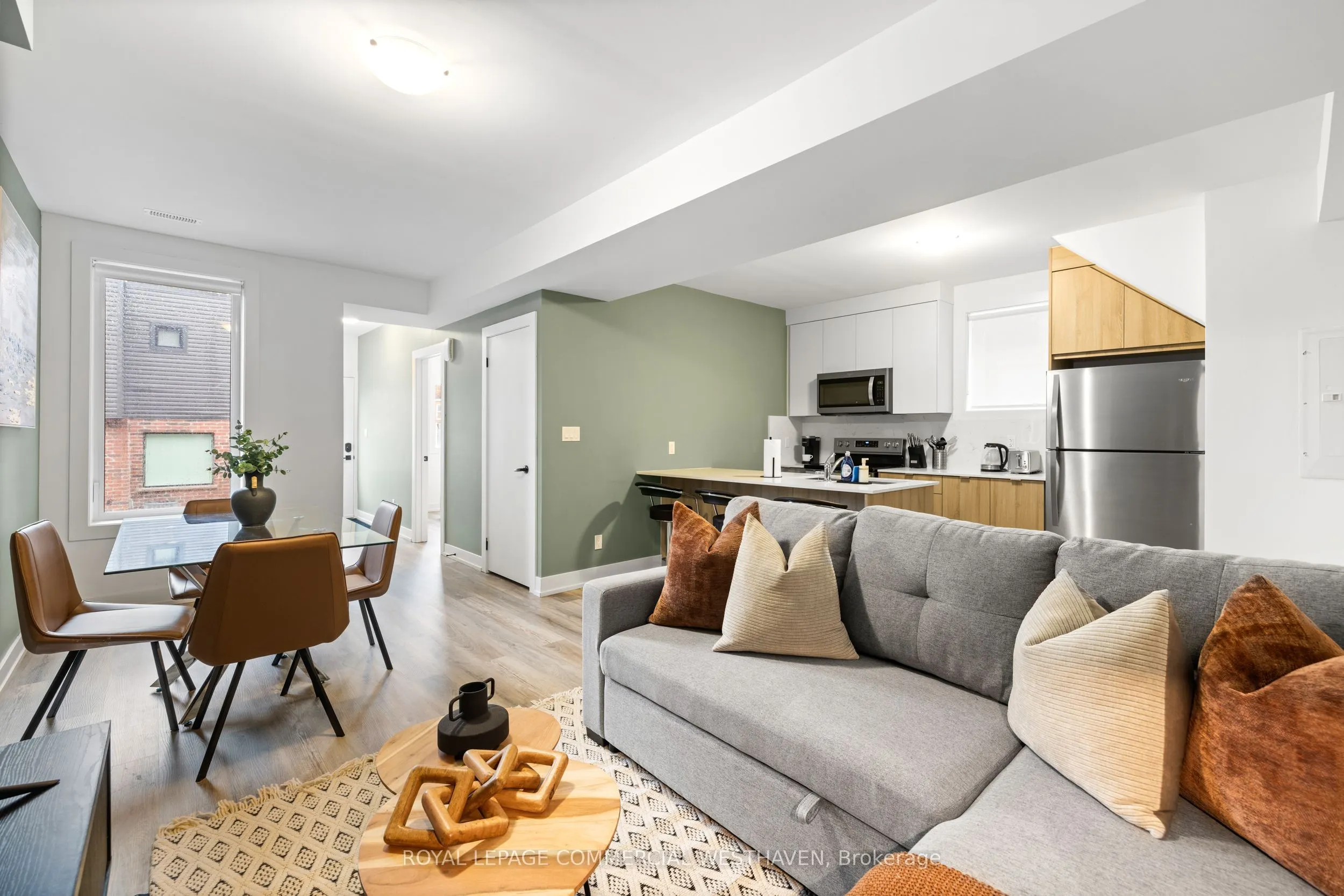 447 Lansdowne Avenue, #B