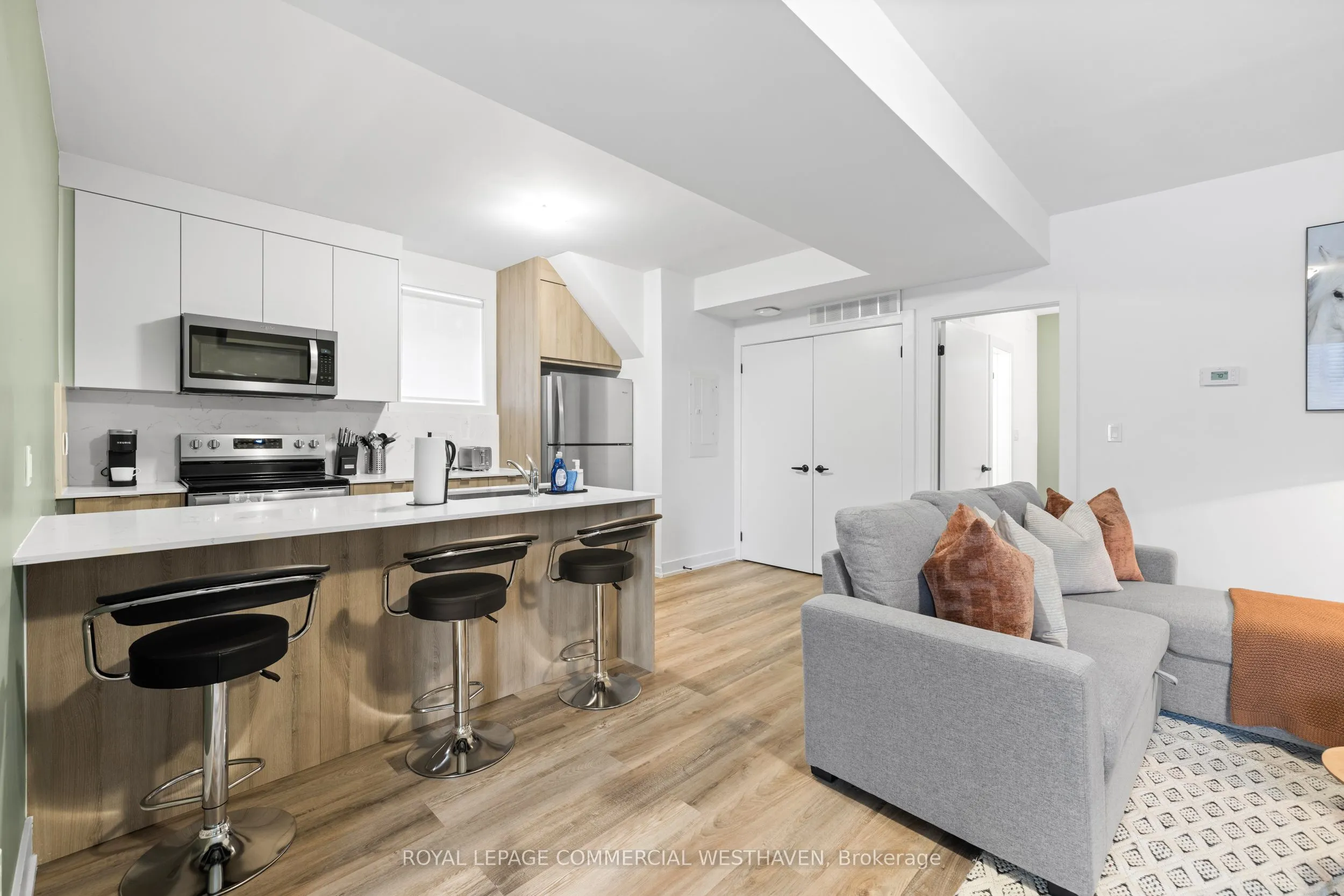 447 Lansdowne Avenue, #B