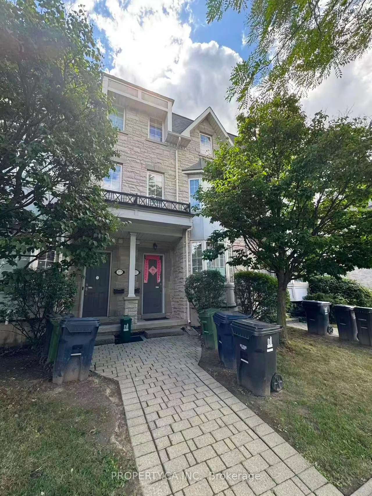 211 Finch Avenue E