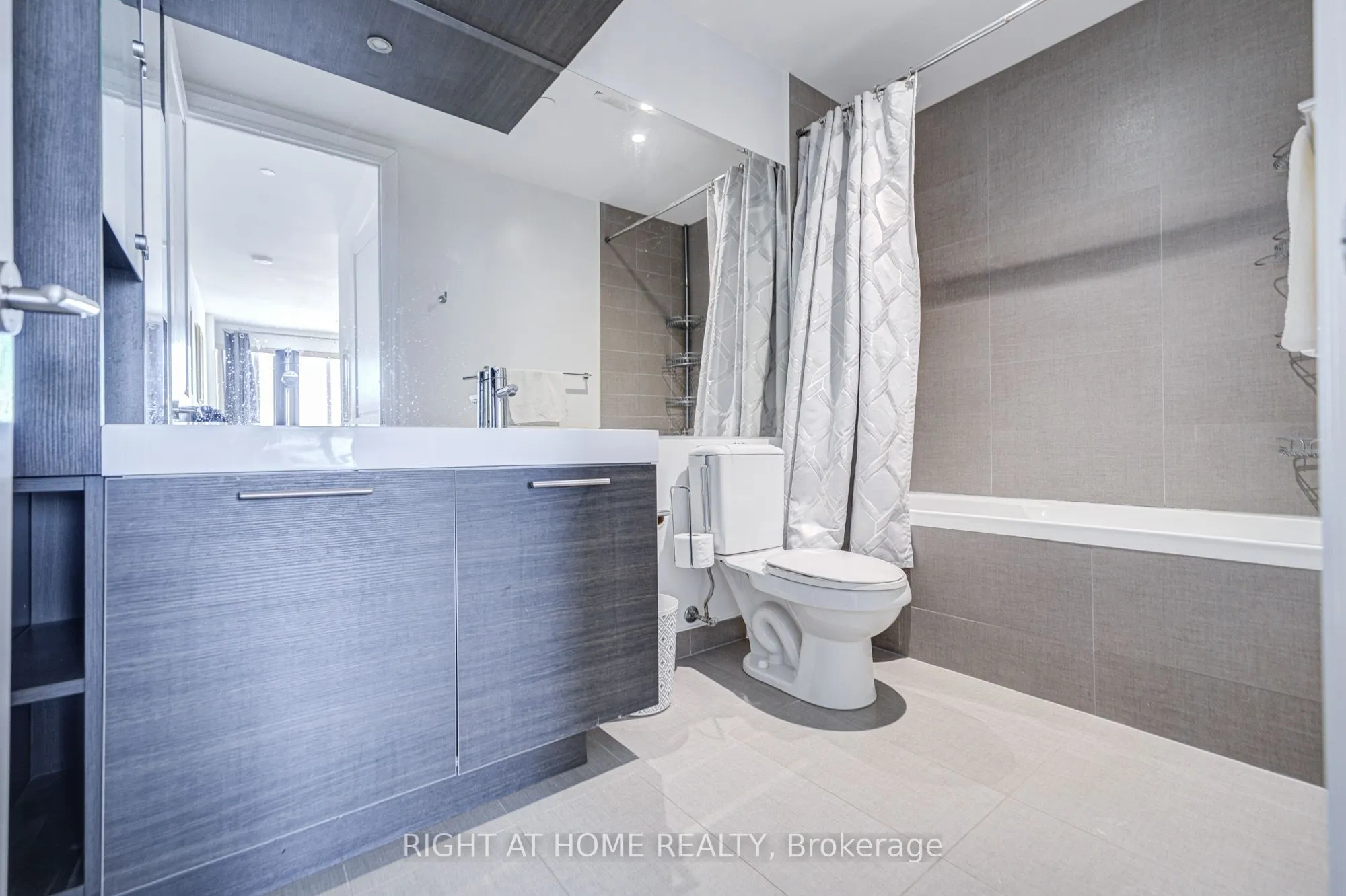 388 Yonge Street, #7405