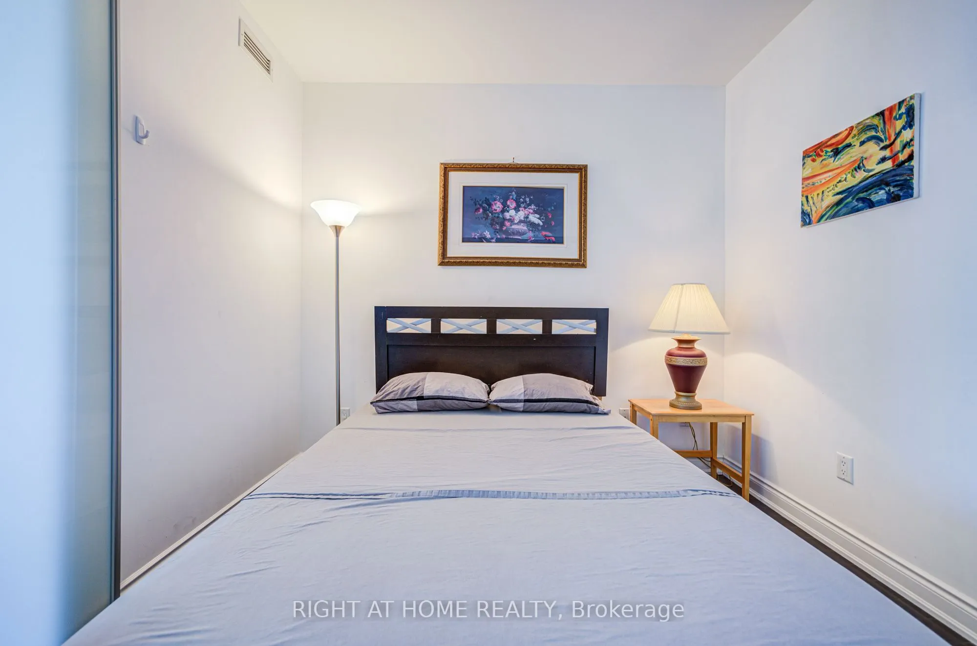 388 Yonge Street, #7405