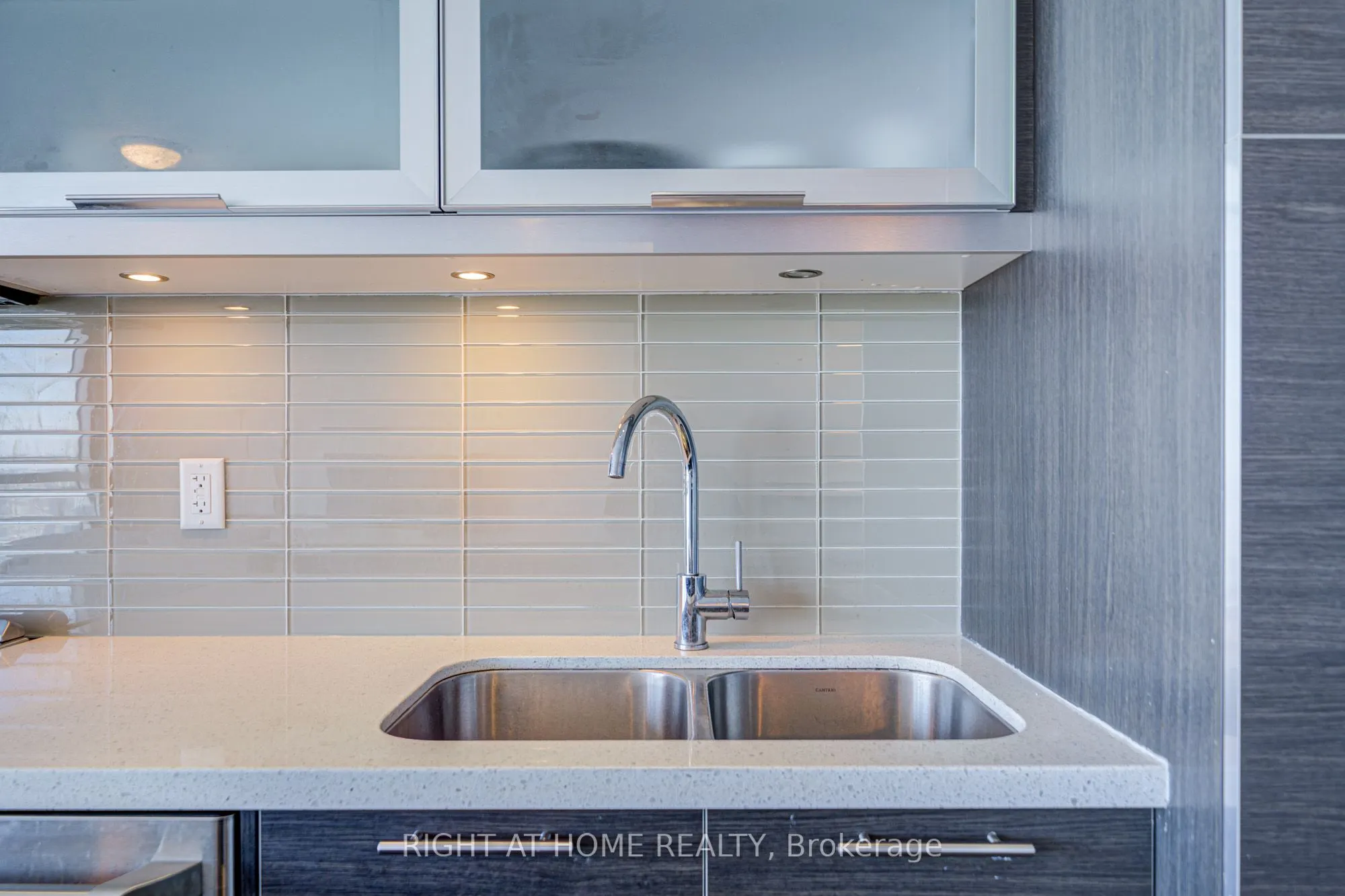 388 Yonge Street, #7405