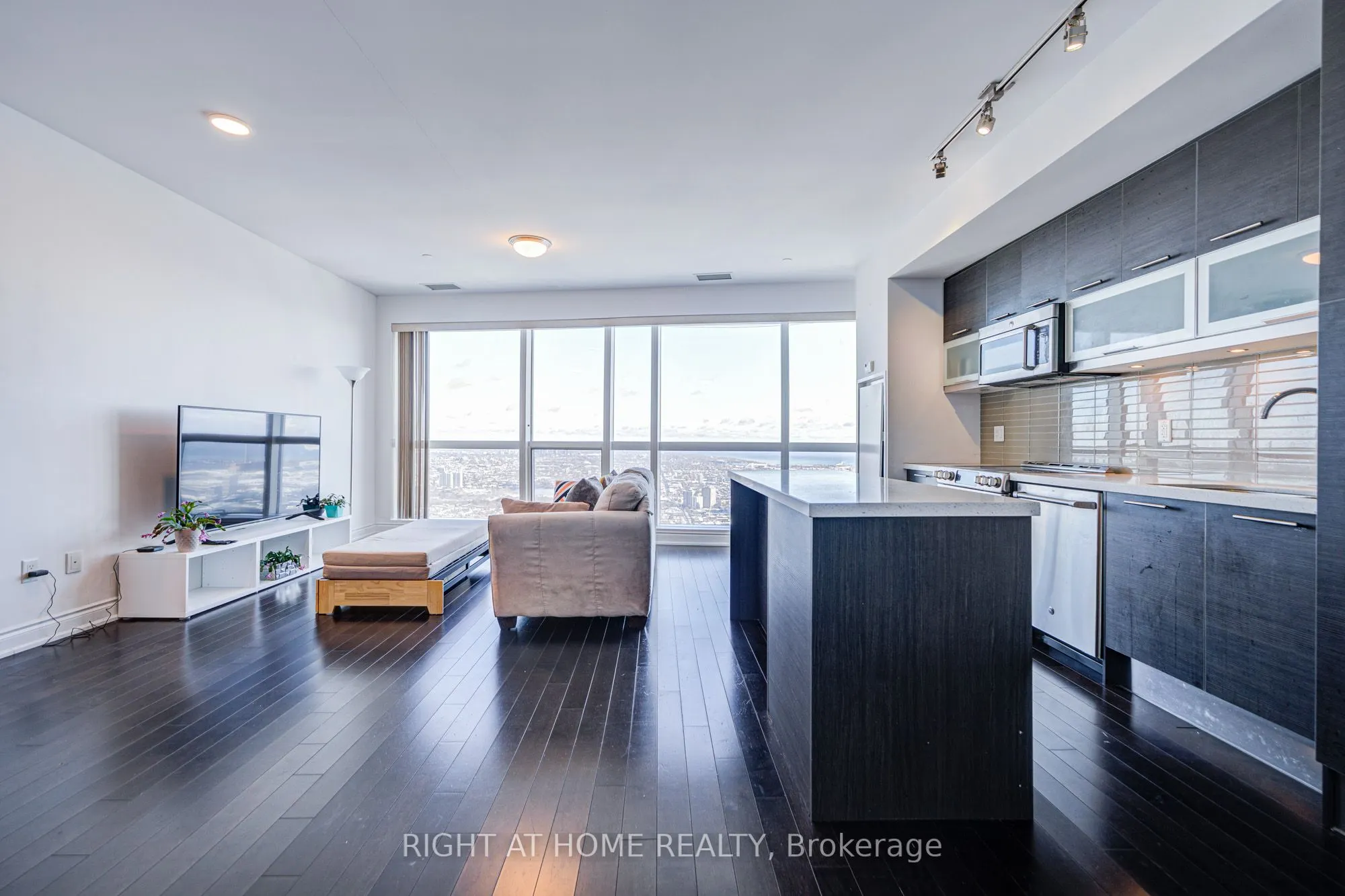388 Yonge Street, #7405