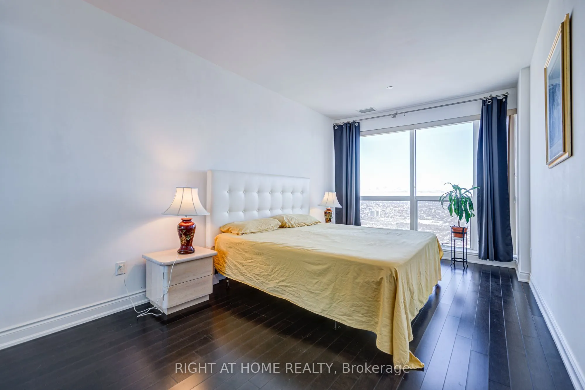 388 Yonge Street, #7405
