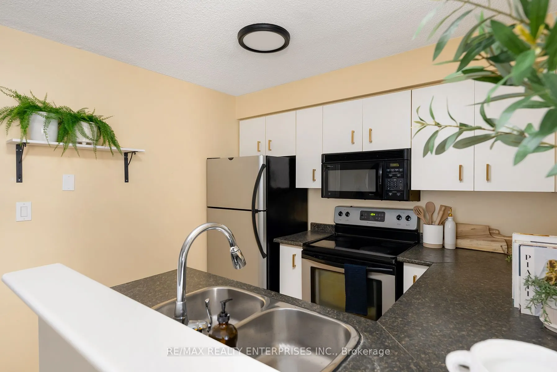 25 Grenville Street, #610