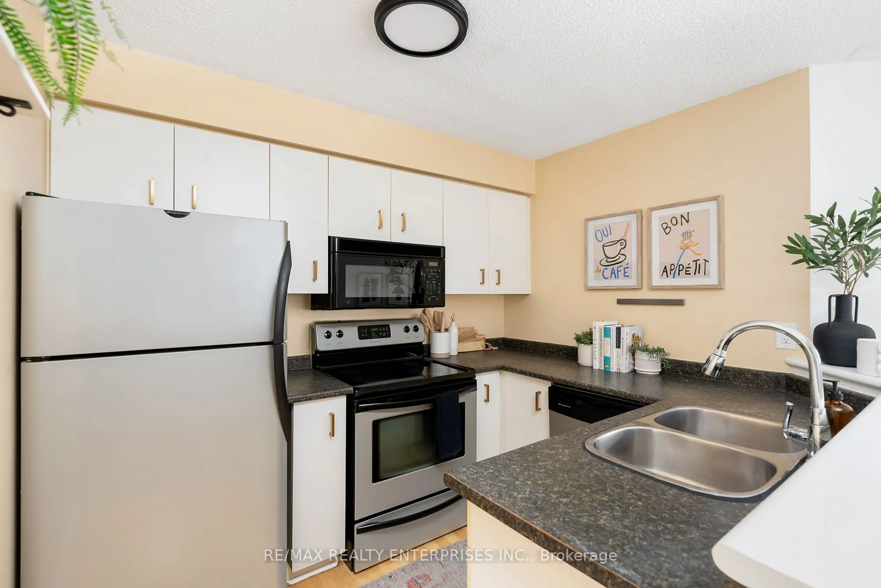 25 Grenville Street, #610