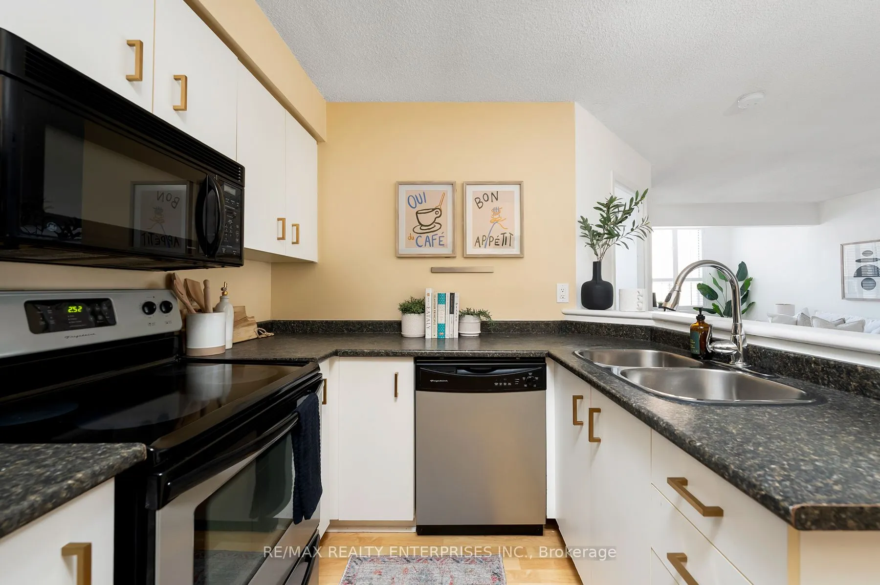 25 Grenville Street, #610